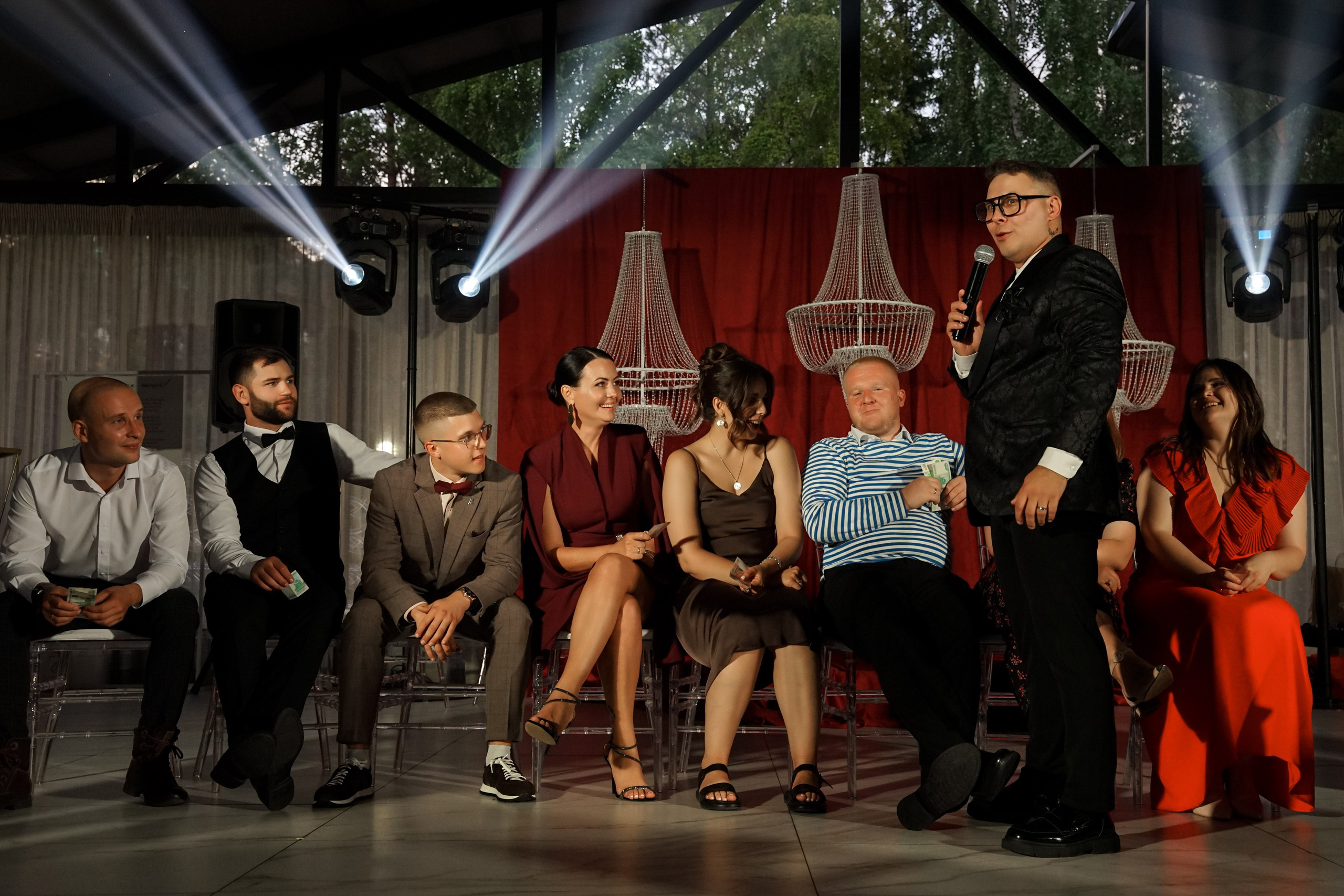 Кристина и Андрей: лавстори в гостинице и динамичный банкет. Фотограф в Иркутске