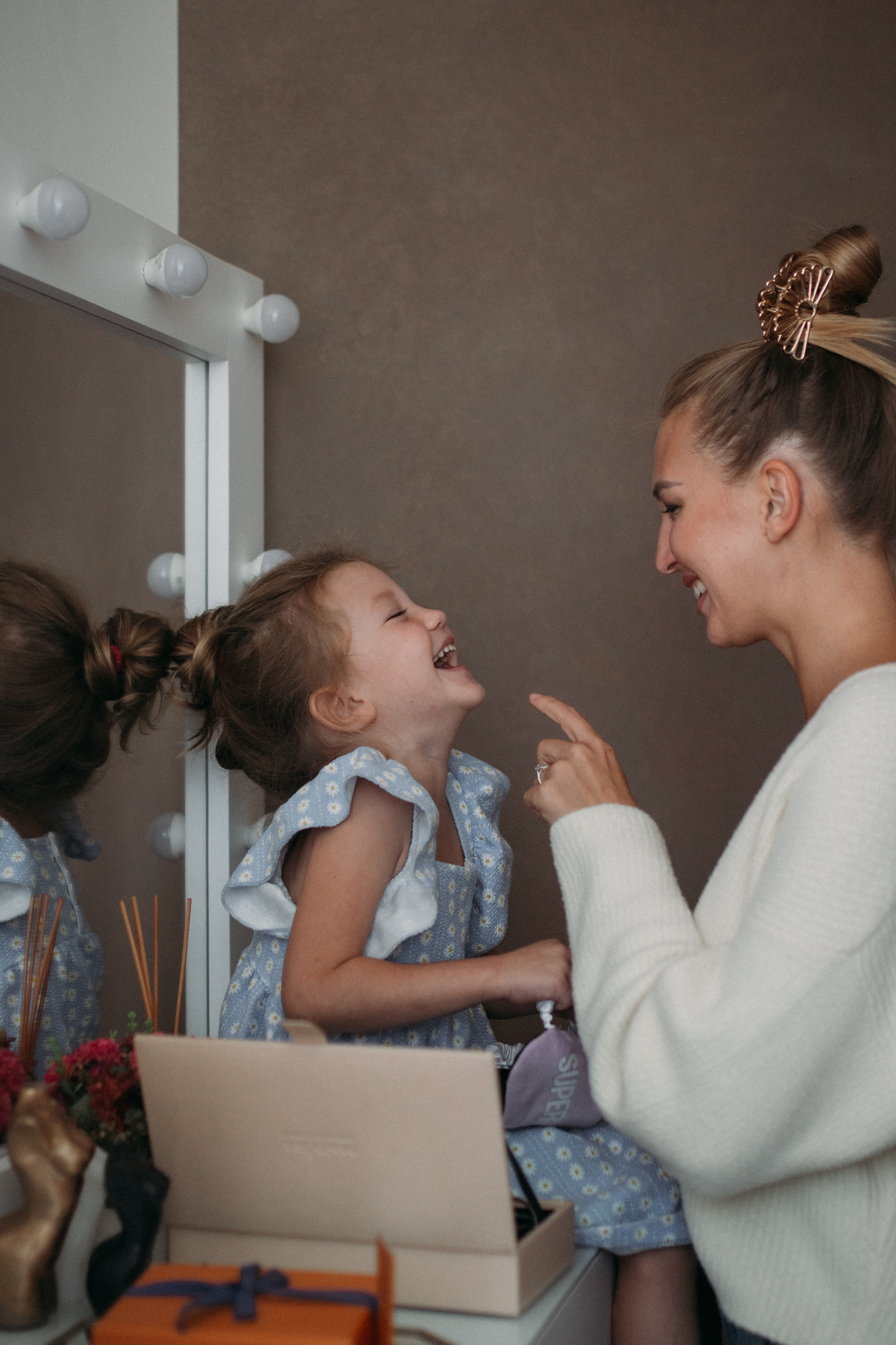 Съемка дома мамы и дочки. Семейный фотограф Екатеринбург Черепанова Олеся