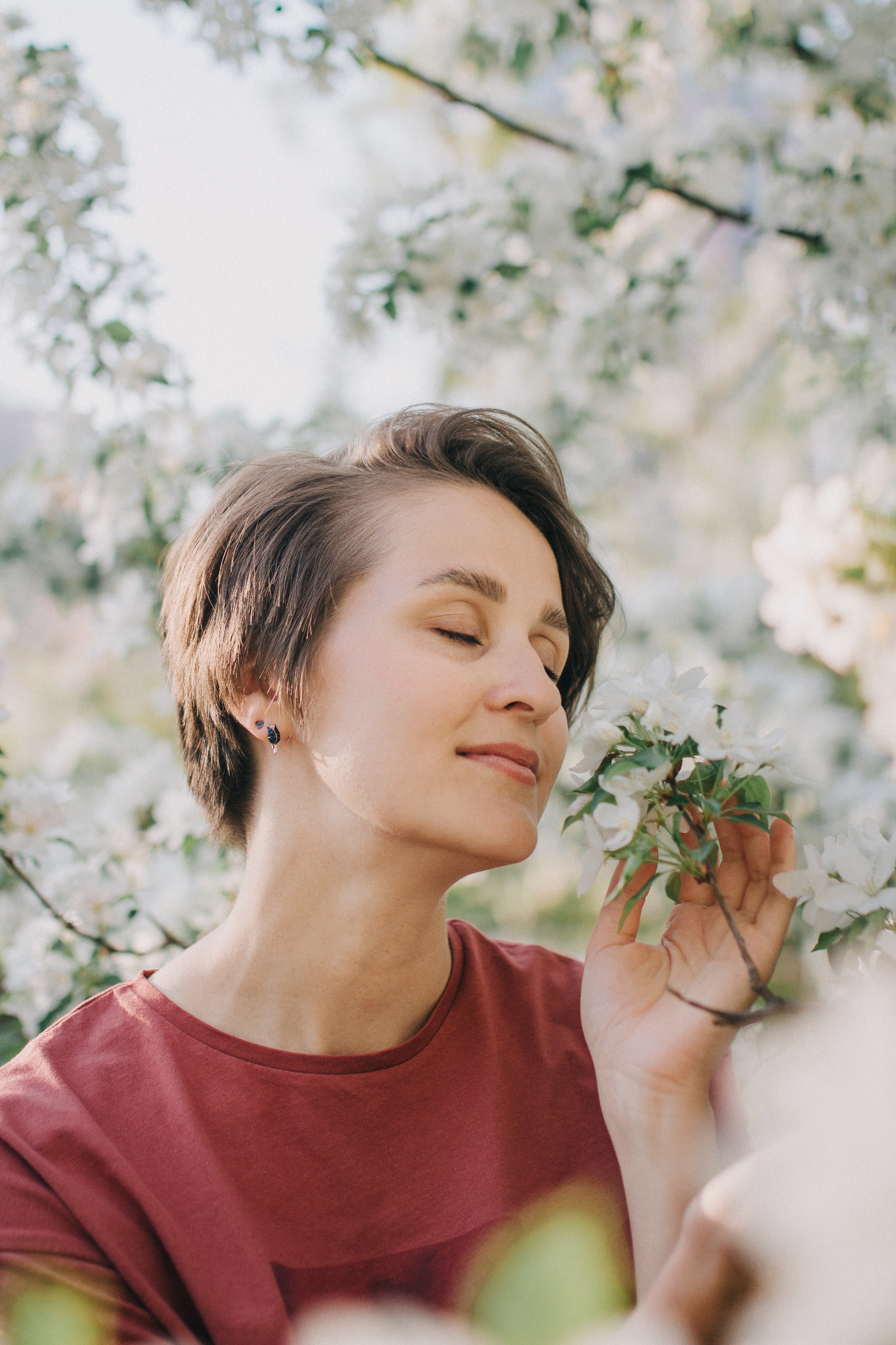 Съемка в цветущих яблонях. Семейный фотограф Екатеринбург Черепанова Олеся