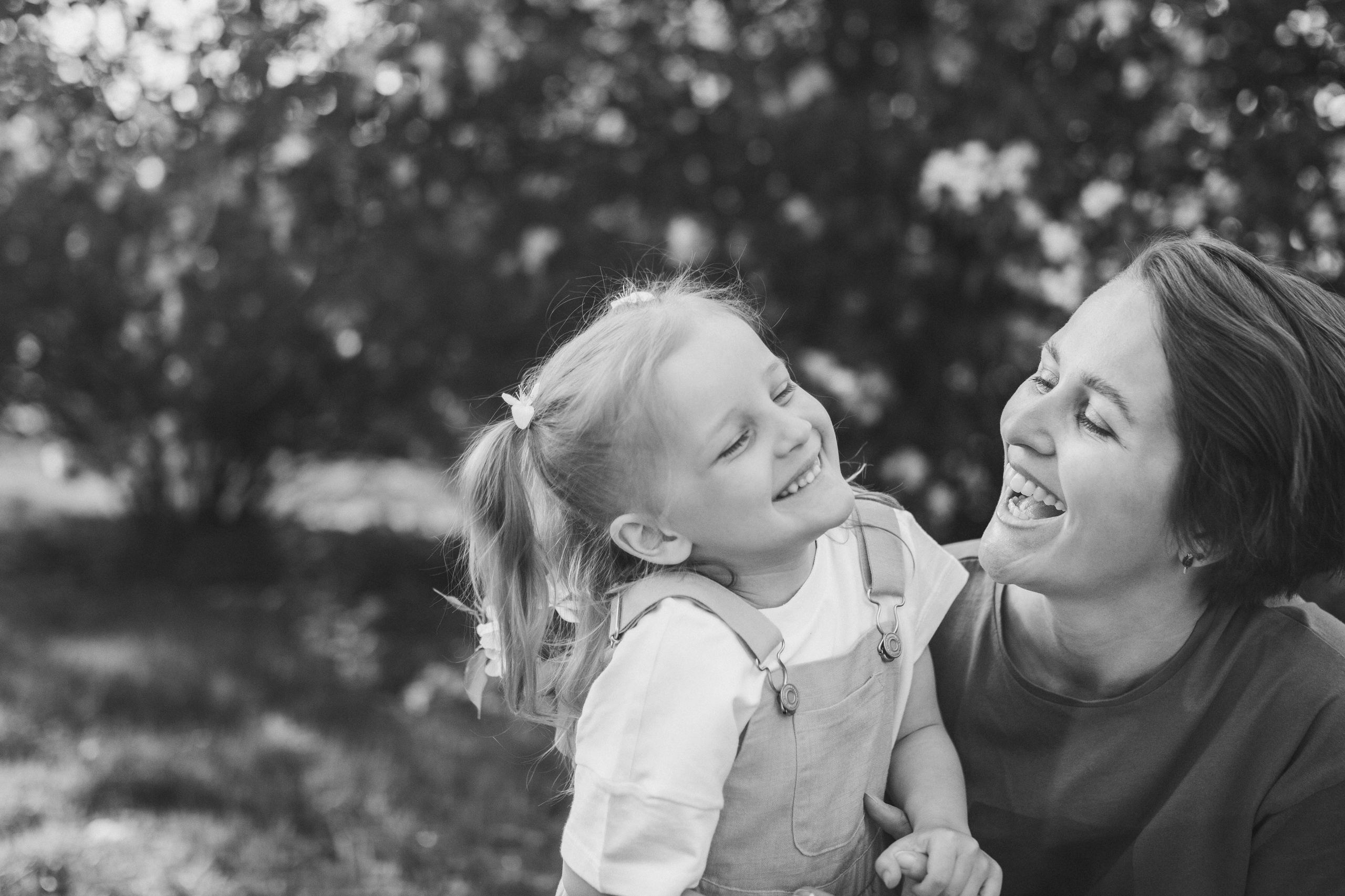 Съемка в цветущих яблонях. Семейный фотограф Екатеринбург Черепанова Олеся