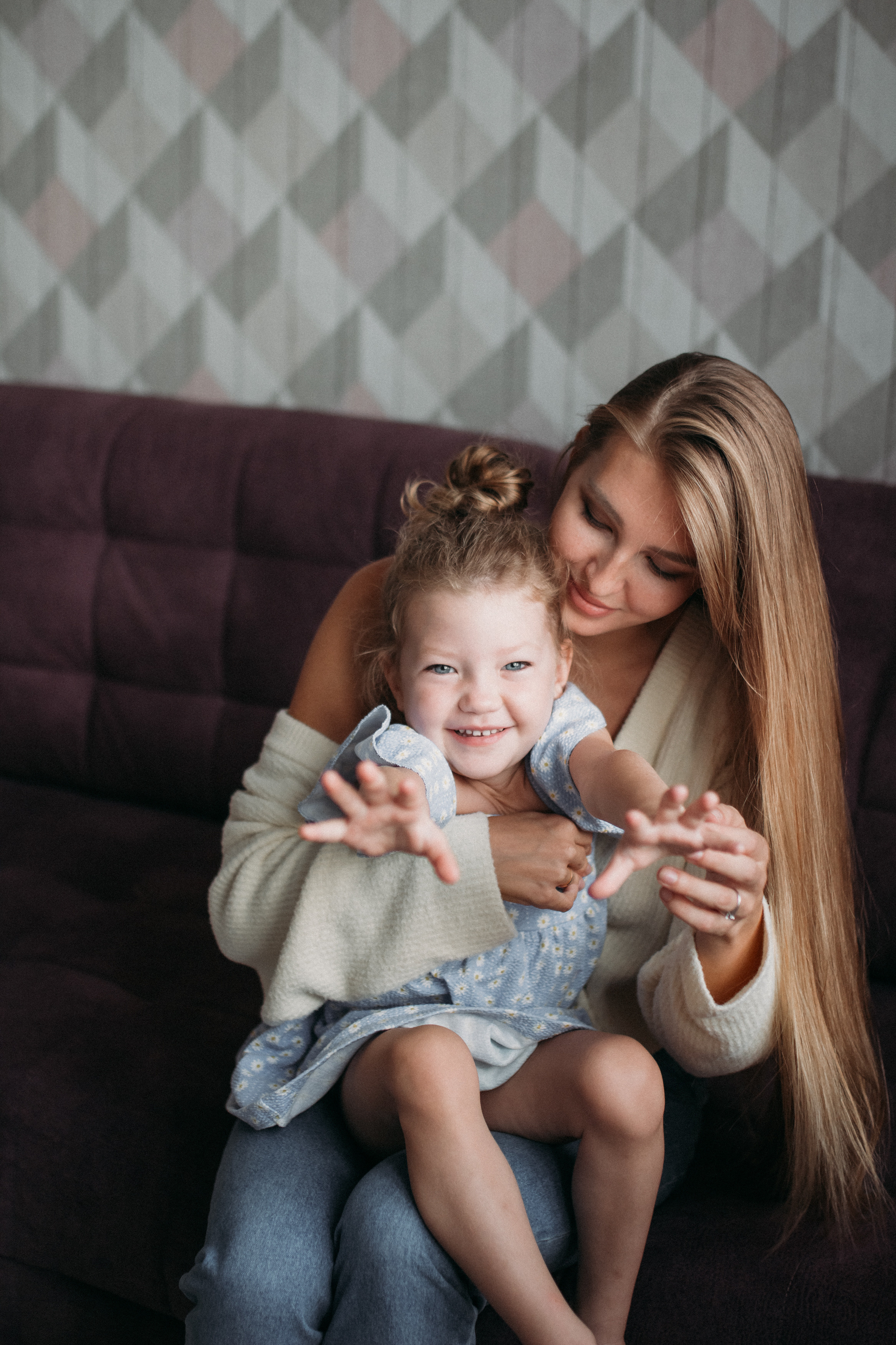 Съемка дома мамы и дочки. Семейный фотограф Екатеринбург Черепанова Олеся