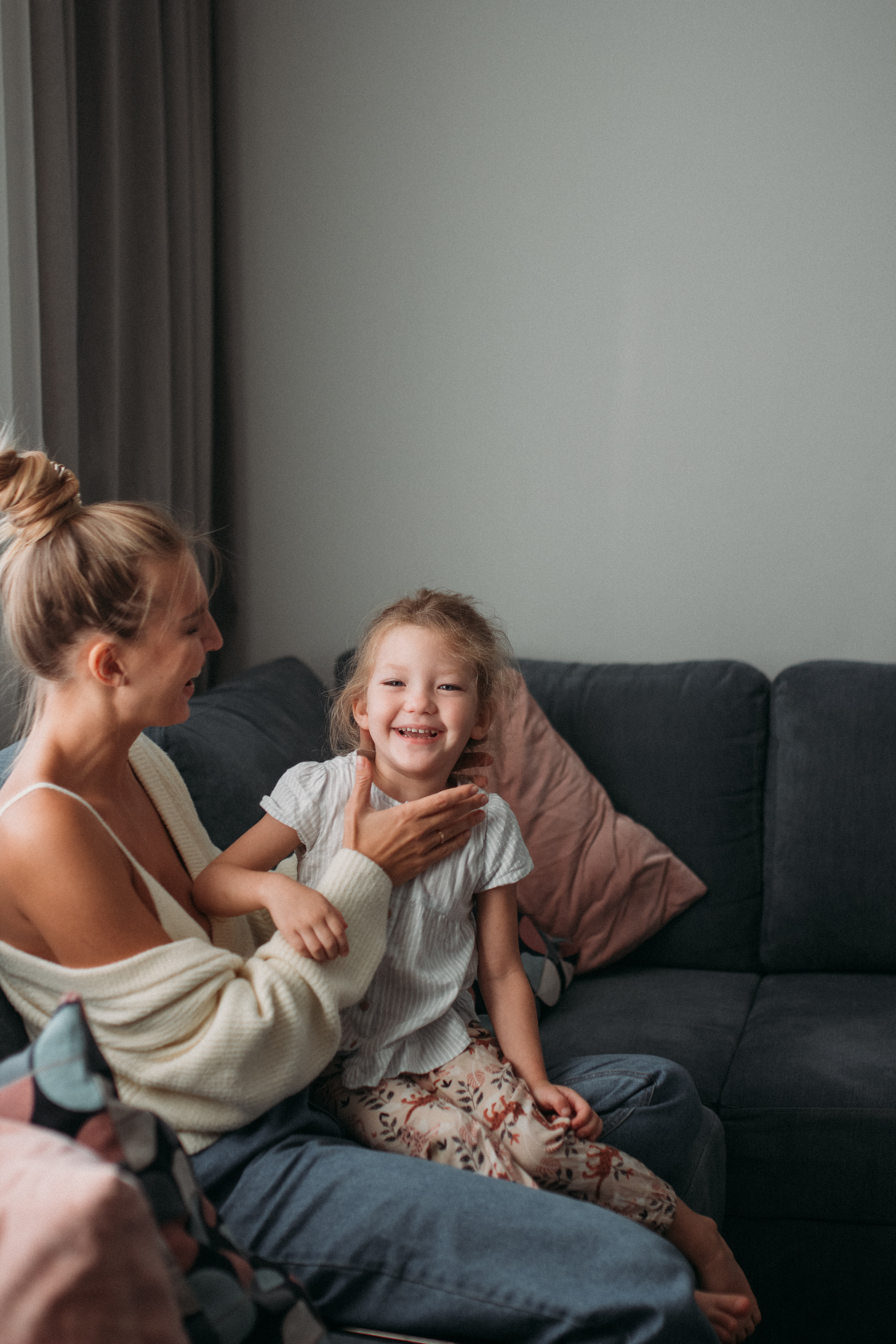 Съемка дома мамы и дочки. Семейный фотограф Екатеринбург Черепанова Олеся