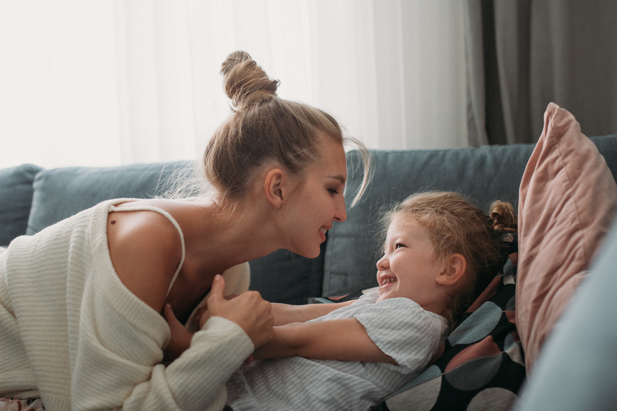 Съемка дома мамы и дочки. Семейный фотограф Екатеринбург Черепанова Олеся