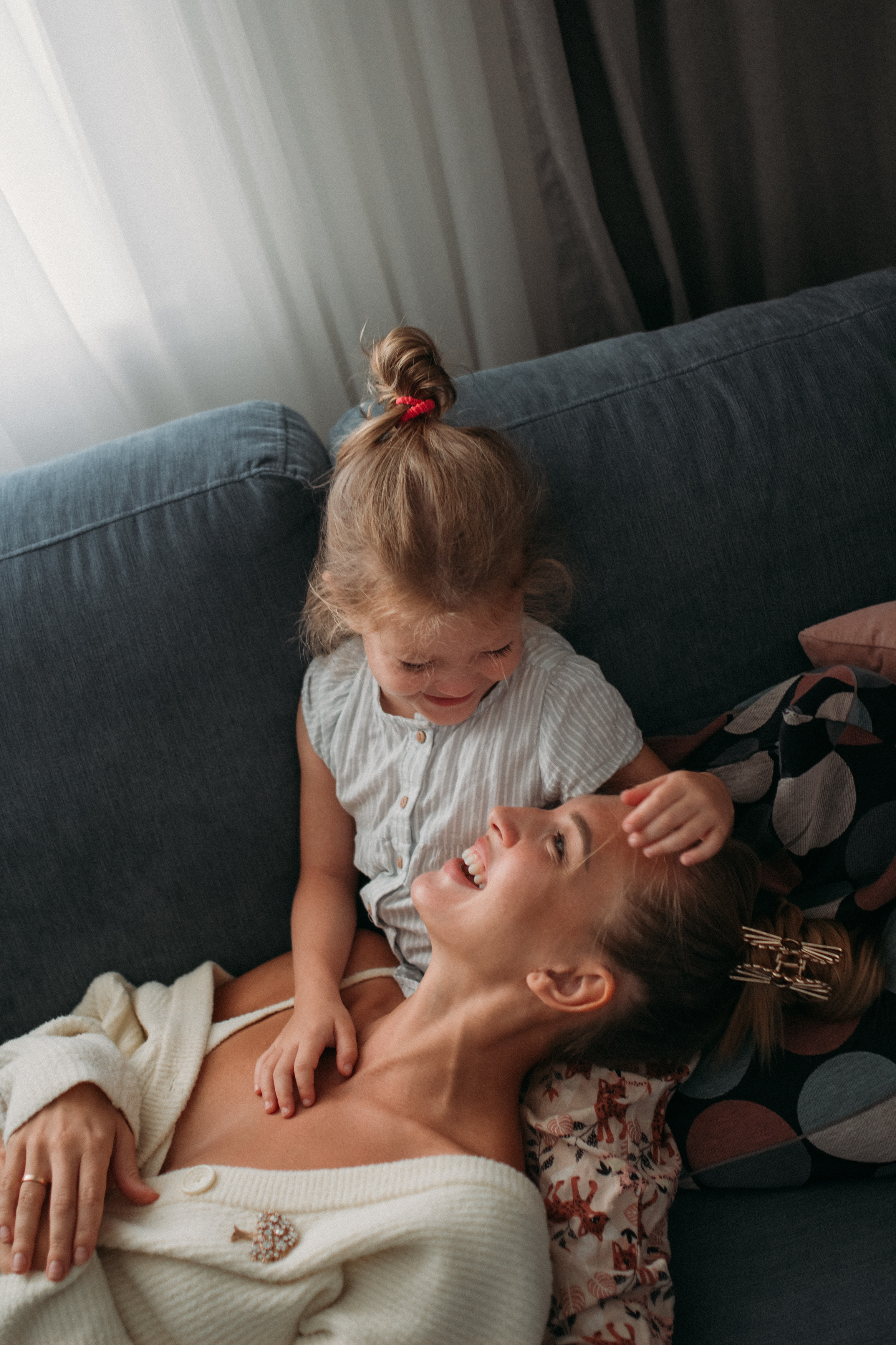 Съемка дома мамы и дочки. Семейный фотограф Екатеринбург Черепанова Олеся