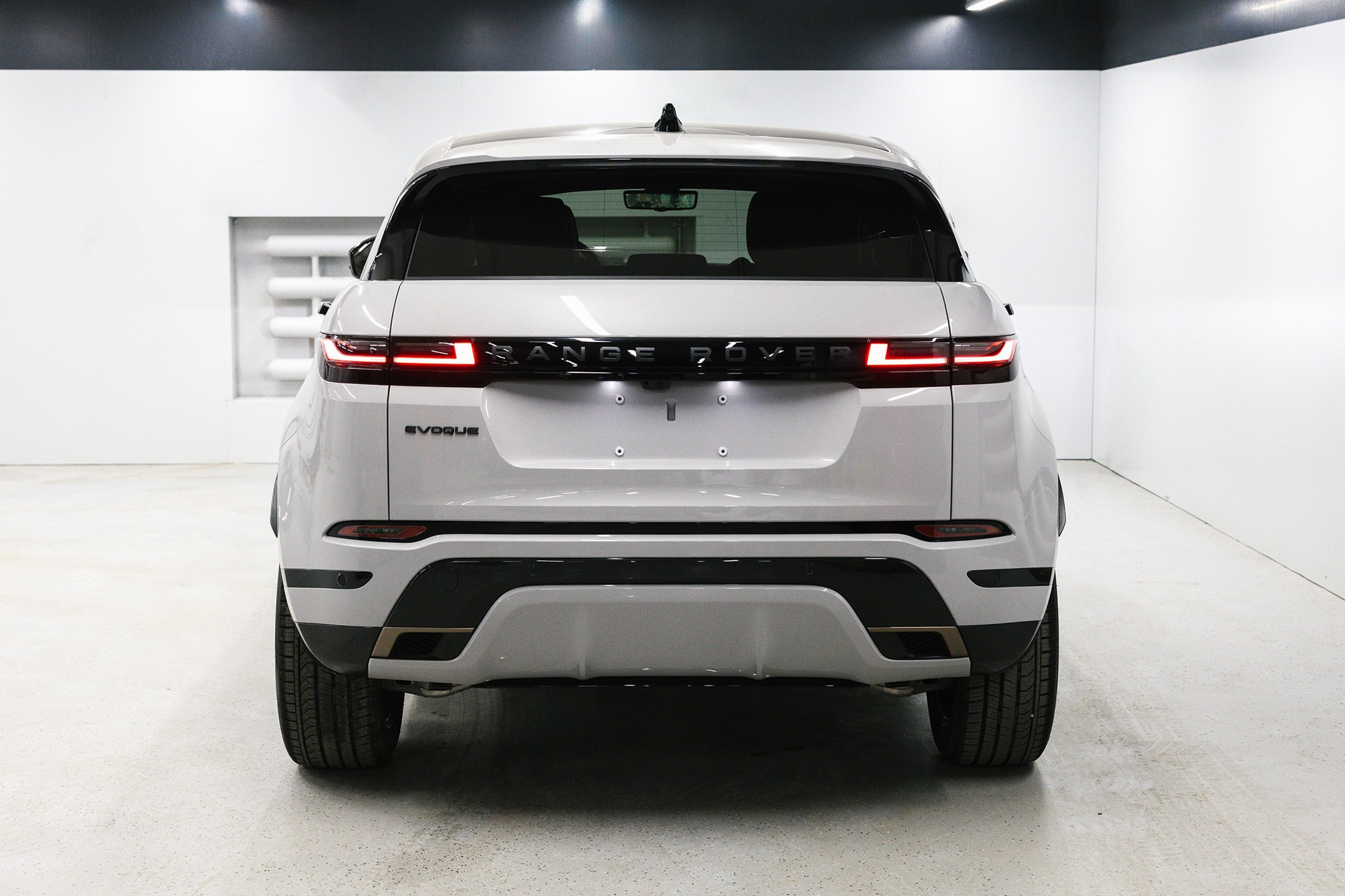 Land Rover Range Rover Evoque.2.0 Si4 4WD AT (249 л. с.). Автосалон «Х-Авто»