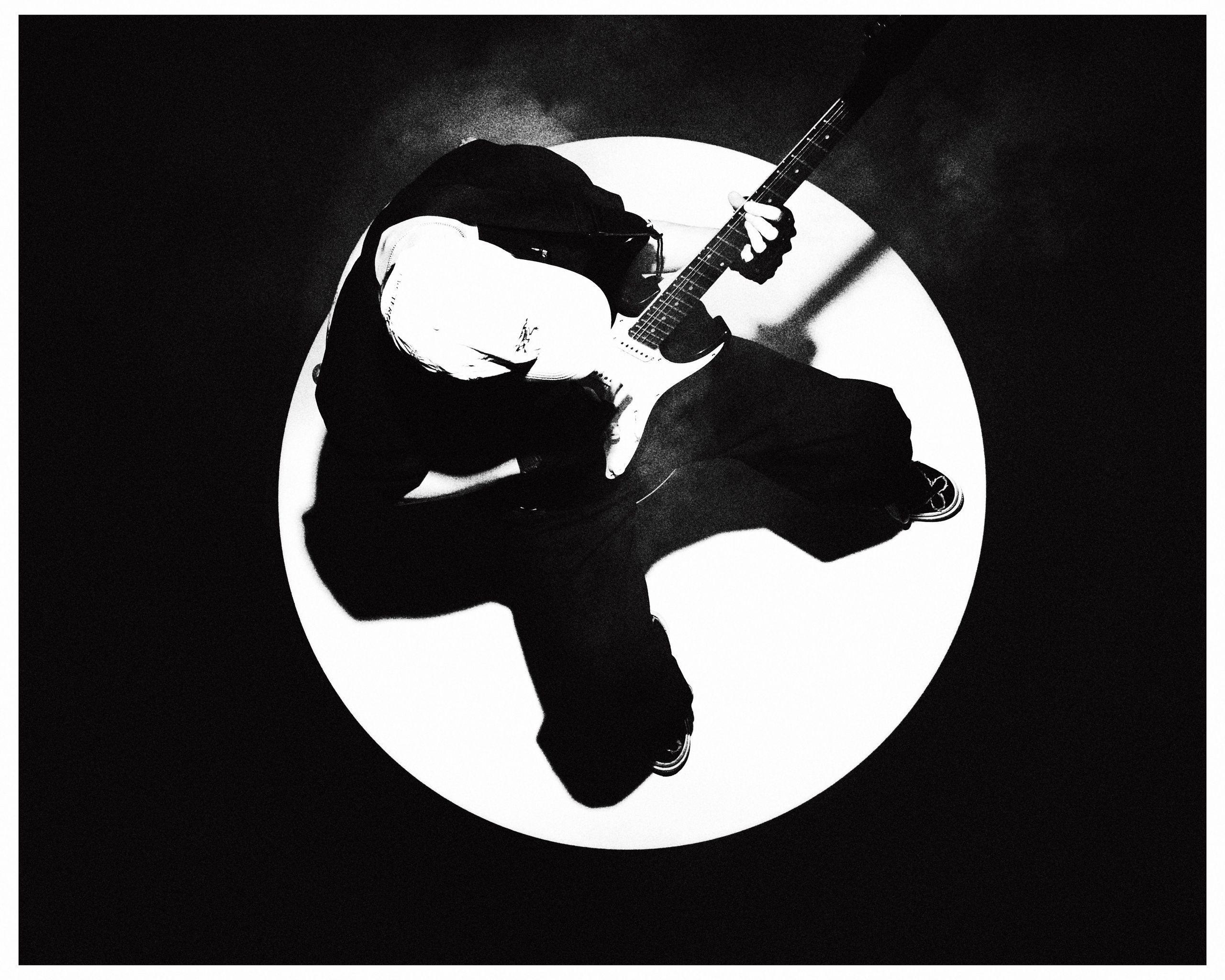 Сьемка на обложку музыкального альбома. Фэшн-фотография и портреты в Владивостоке. Превращаю съёмку в повествование — создаю образы с сюжетом, которые остаются в памяти