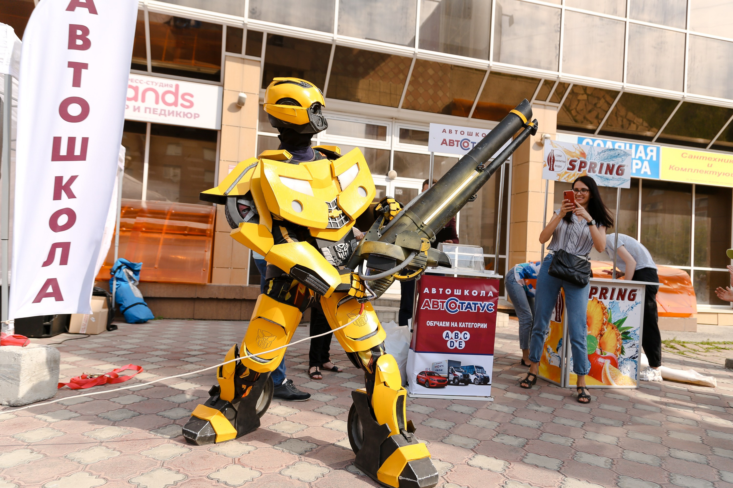 Уличная презентация автошколы. Портретный и репортажный фотограф. Мыльников Илья