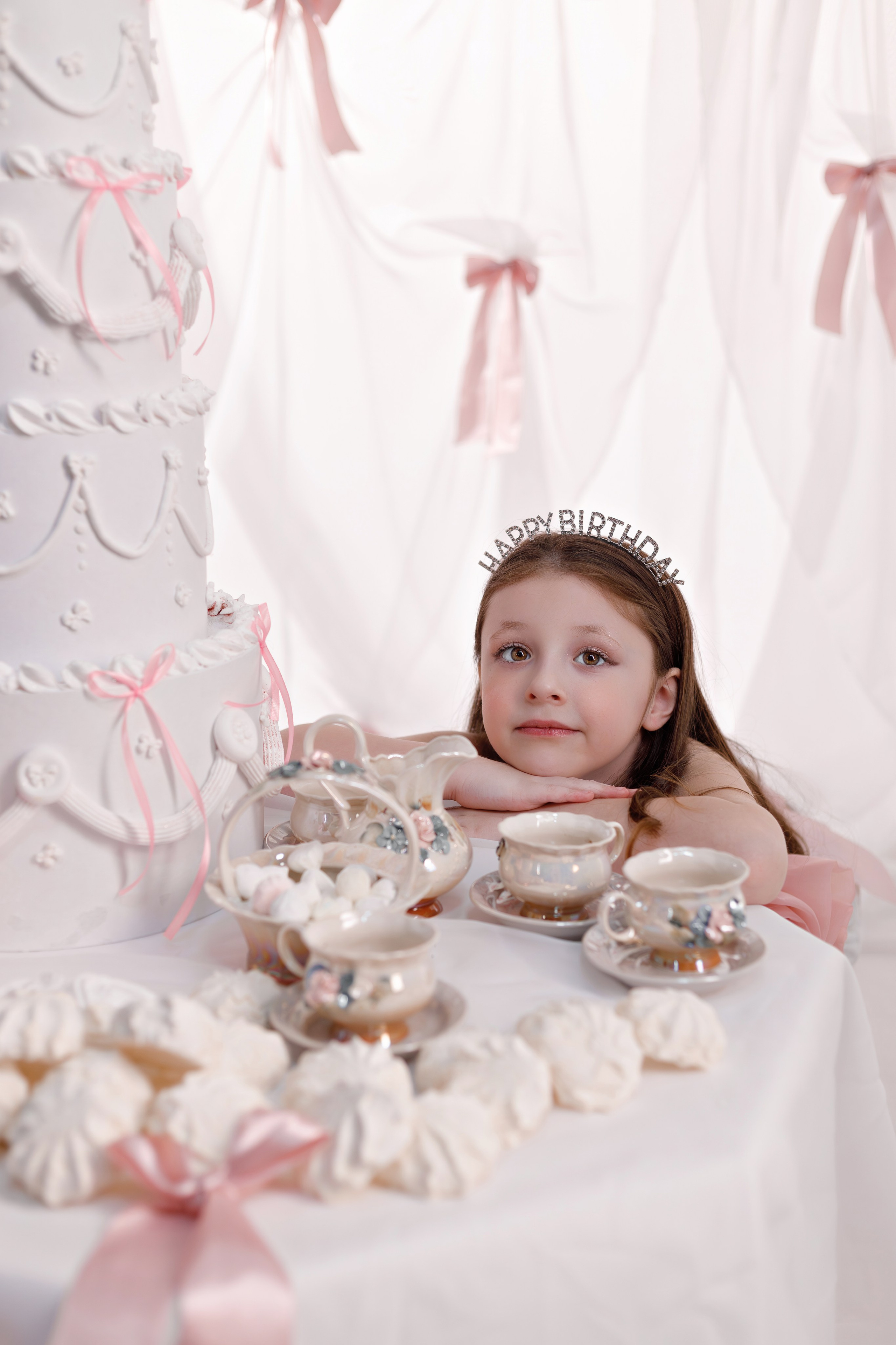 Фотосессия на День Рождения для девочек — сладкий праздник в сказочных декорациях. Детский студийный фотограф Сочи