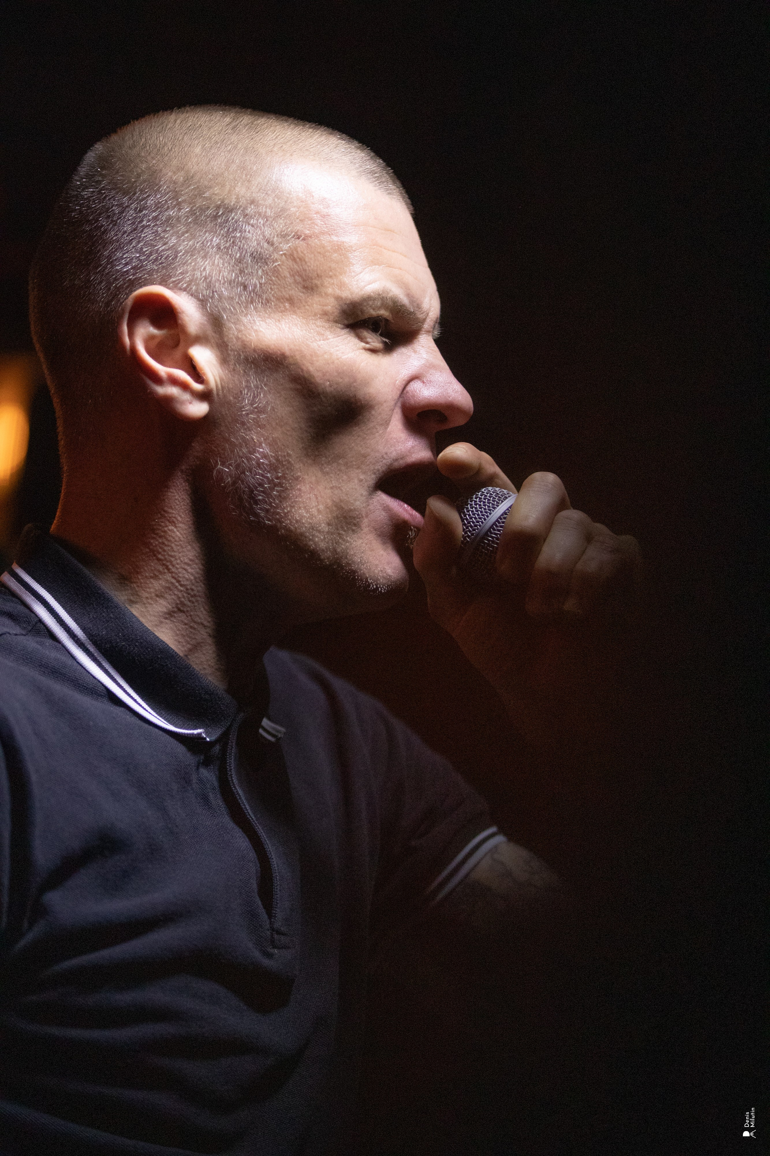 Рядом Ассенизаторы. Портретный фотограф Денис Милютин