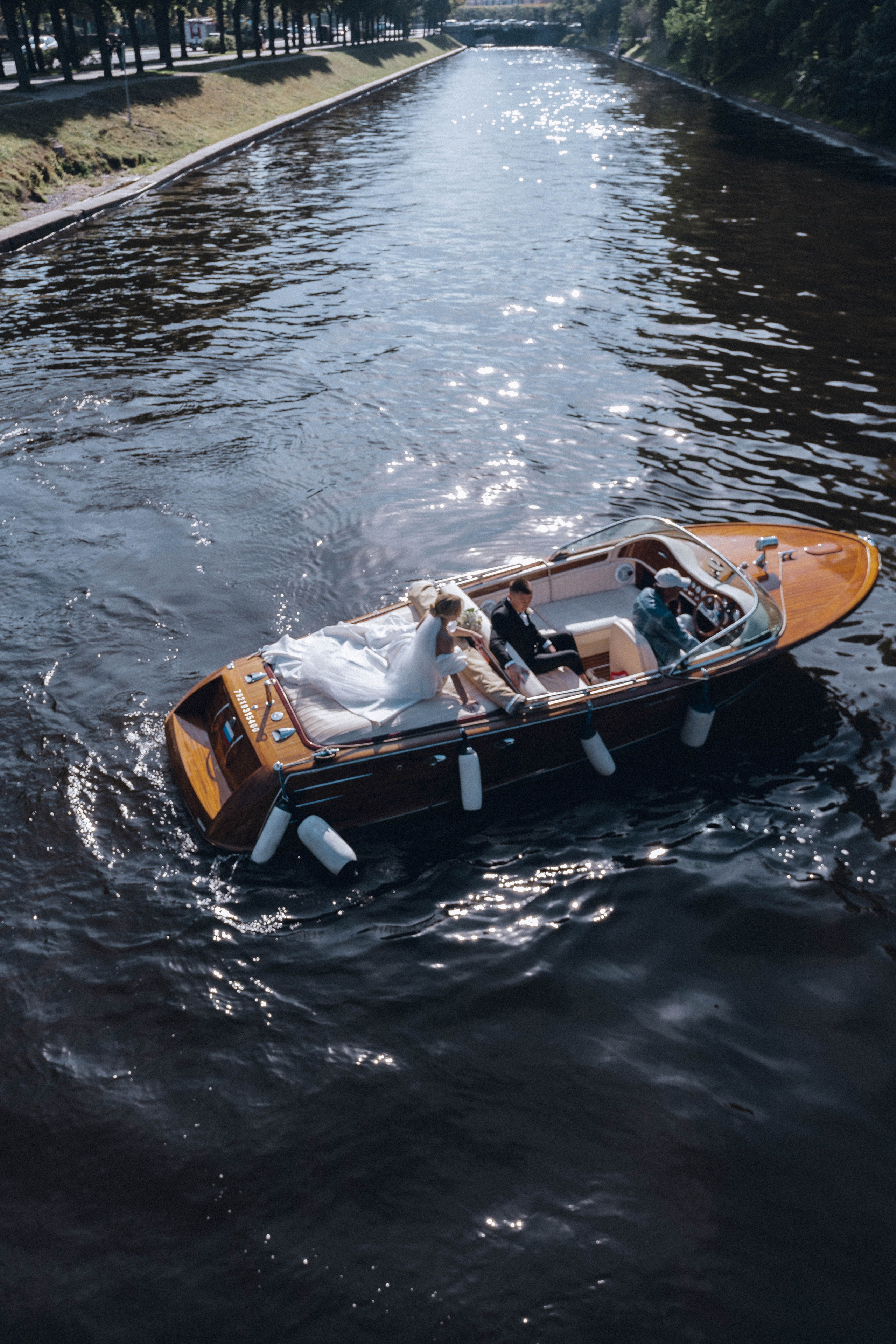 СВАДЕНБНАЯ СЬЕМКА НА КАТЕРЕ ПО КАНАЛАМ САНКТ-ПЕТЕРБУРГА И В АКВАТОРИИ НЕВЫ. Профессиональный фотограф, Санкт-Петербург — Виктория Богомолова