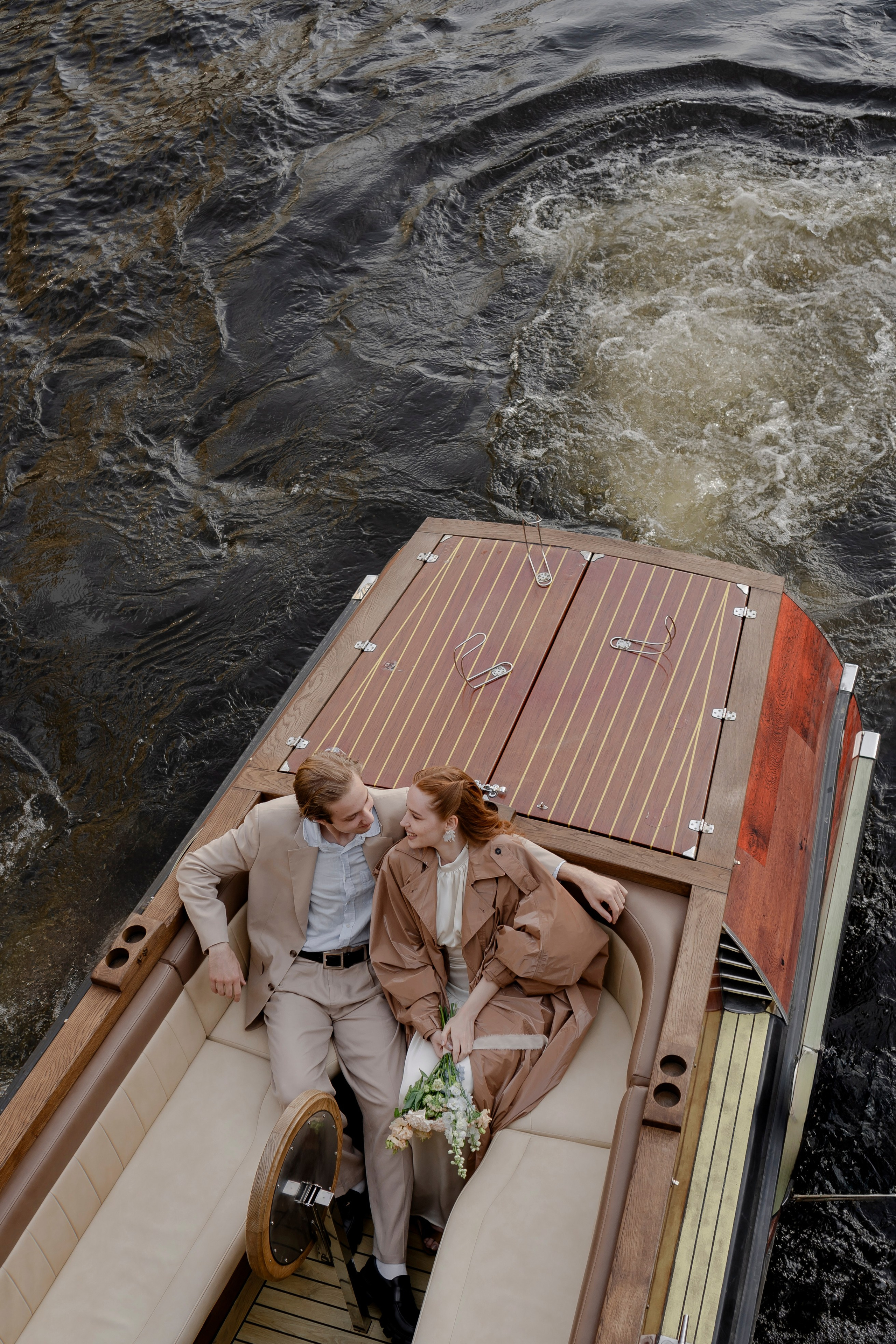 СВАДЕНБНАЯ СЬЕМКА НА КАТЕРЕ ПО КАНАЛАМ САНКТ-ПЕТЕРБУРГА И В АКВАТОРИИ НЕВЫ. Профессиональный фотограф, Санкт-Петербург — Виктория Богомолова