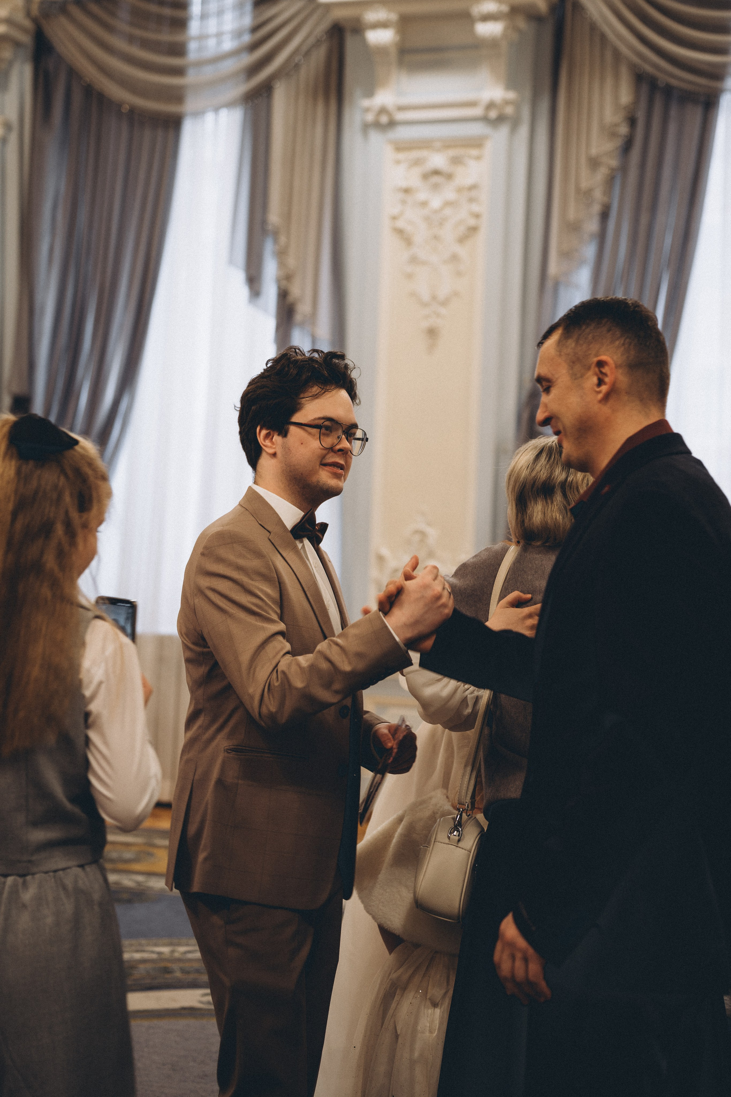 СВАДЕБНАЯ СЬЕМКА ВО ВТОРОМ ДВОРЦЕ С ГОСТЯМИ И ПРОГУЛКА В ТАВРИЧЕСКОМ САДУ. Профессиональный фотограф, Санкт-Петербург — Виктория Богомолова