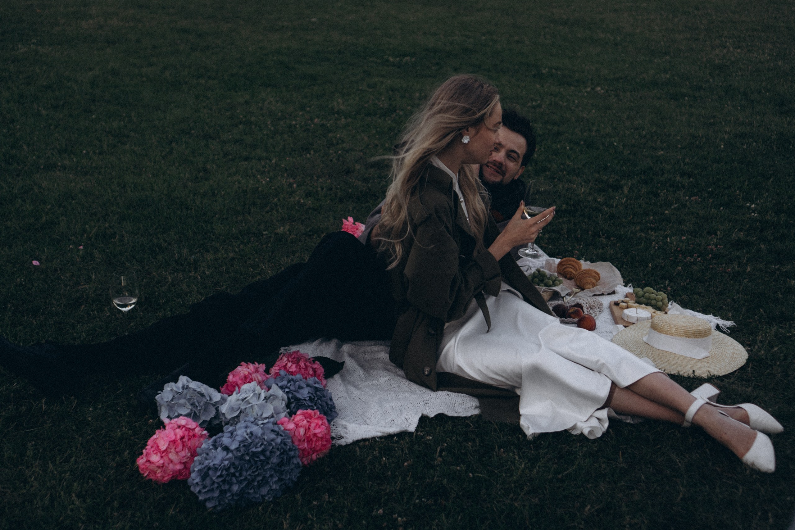 СВАДЕБНАЯ СЬЕМКА ПАРЫ НА РАССВЕТЕ В БЕЛЫЕ НОЧИ И ПРОГУЛКА С РАЗВОДНЫМИ МОСТАМИ И ПИКНИК ВОЗЛЕ ИСАКИЕВСКОГО СОБОРА. Профессиональный фотограф, Санкт-Петербург — Виктория Богомолова