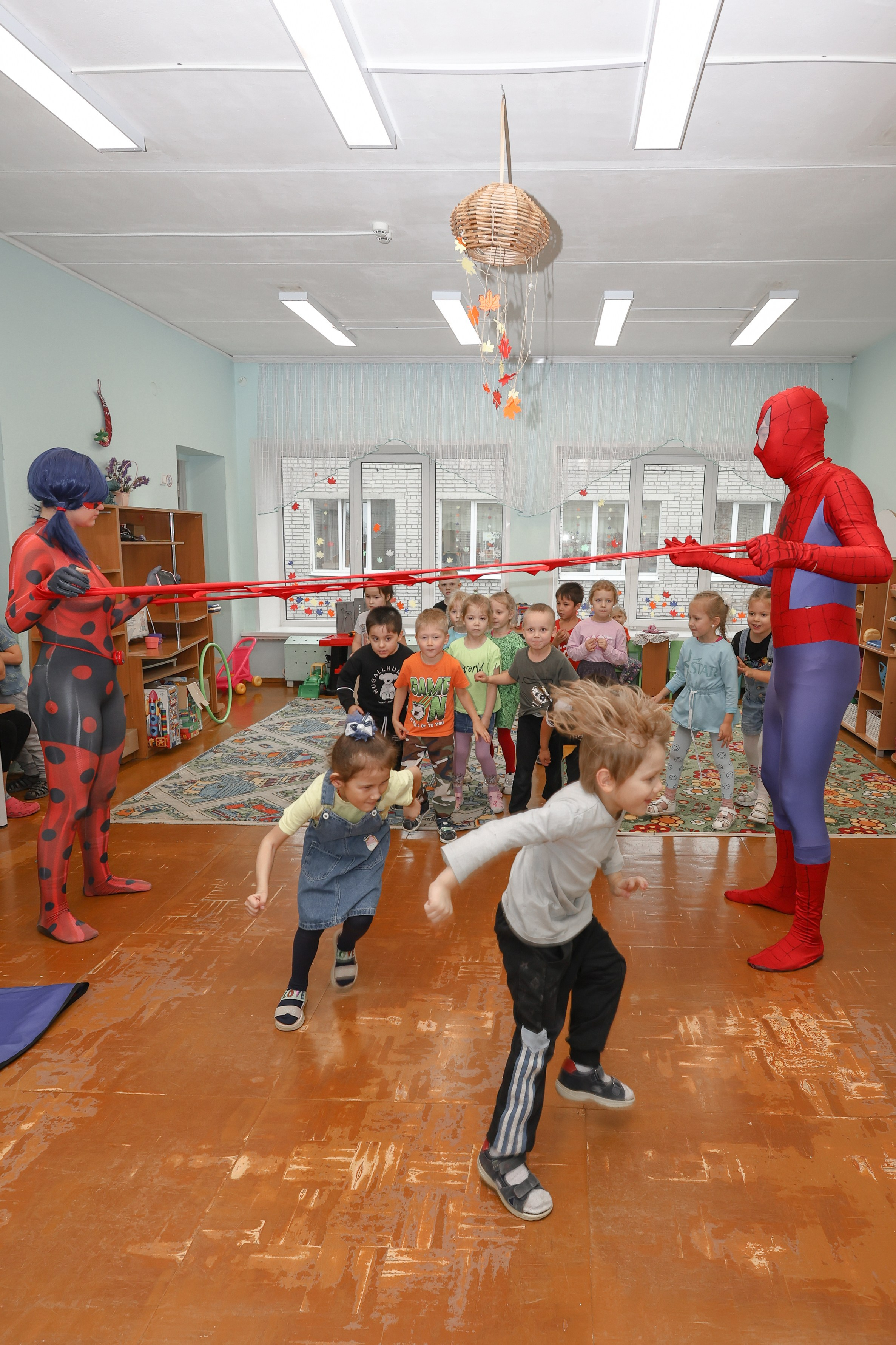 Детский день рождения с Человеком-пауком и Леди Баг