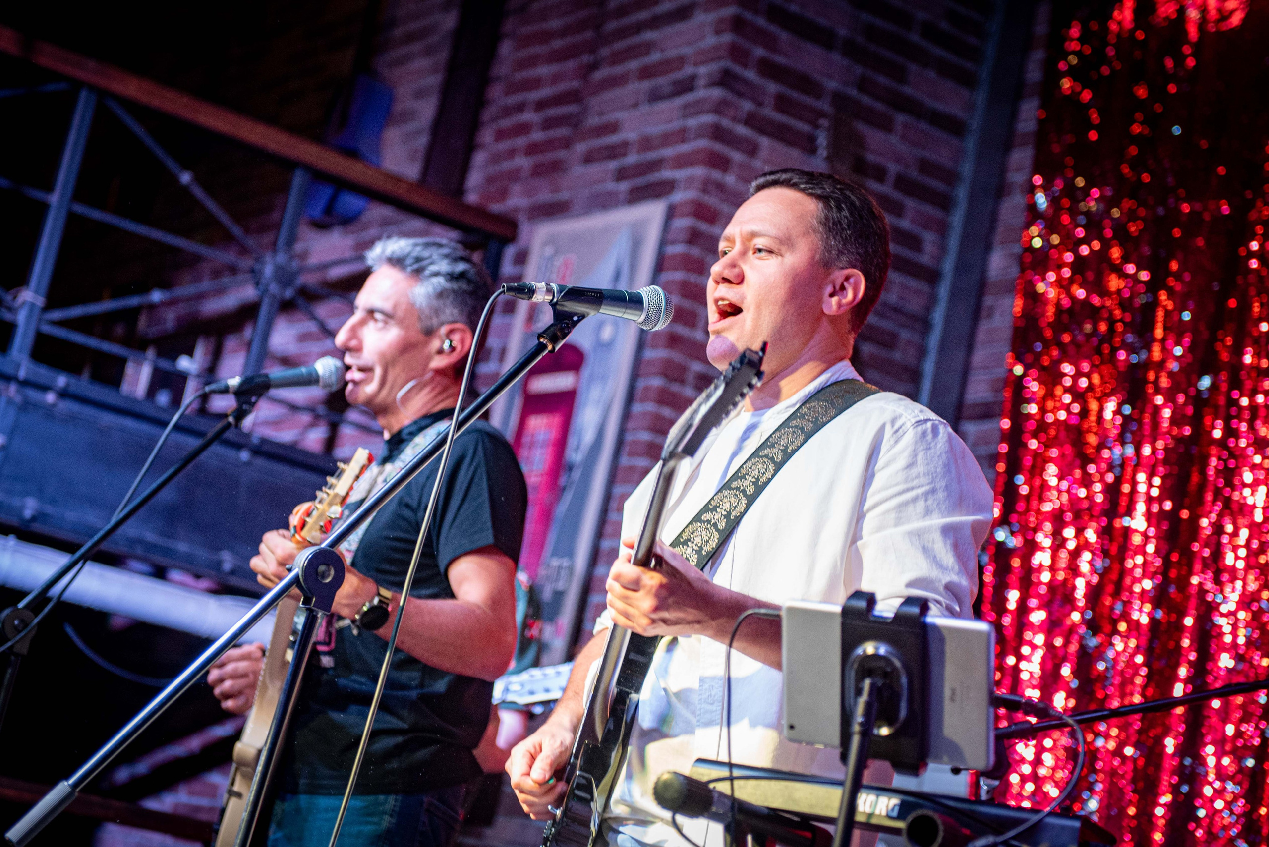 LifePub 16.12.2024. Московская кавер-группа BankBand