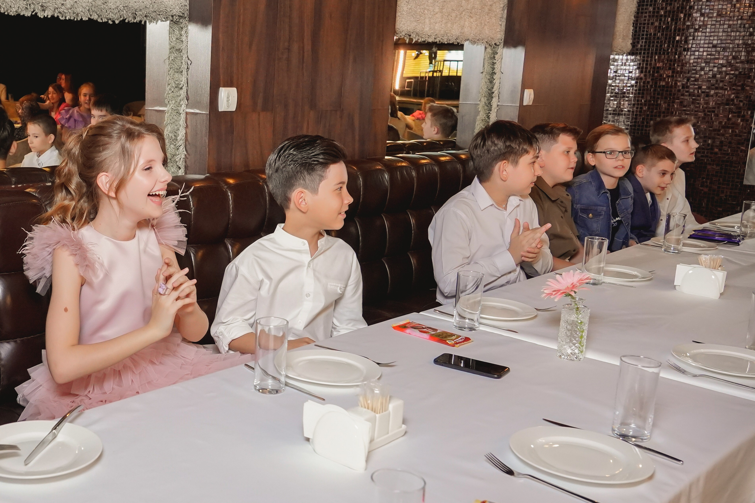 Выпускной. Занимаюсь профессиональной фотографией и живу рядом с Байкалом. Работаю в разных жанрах