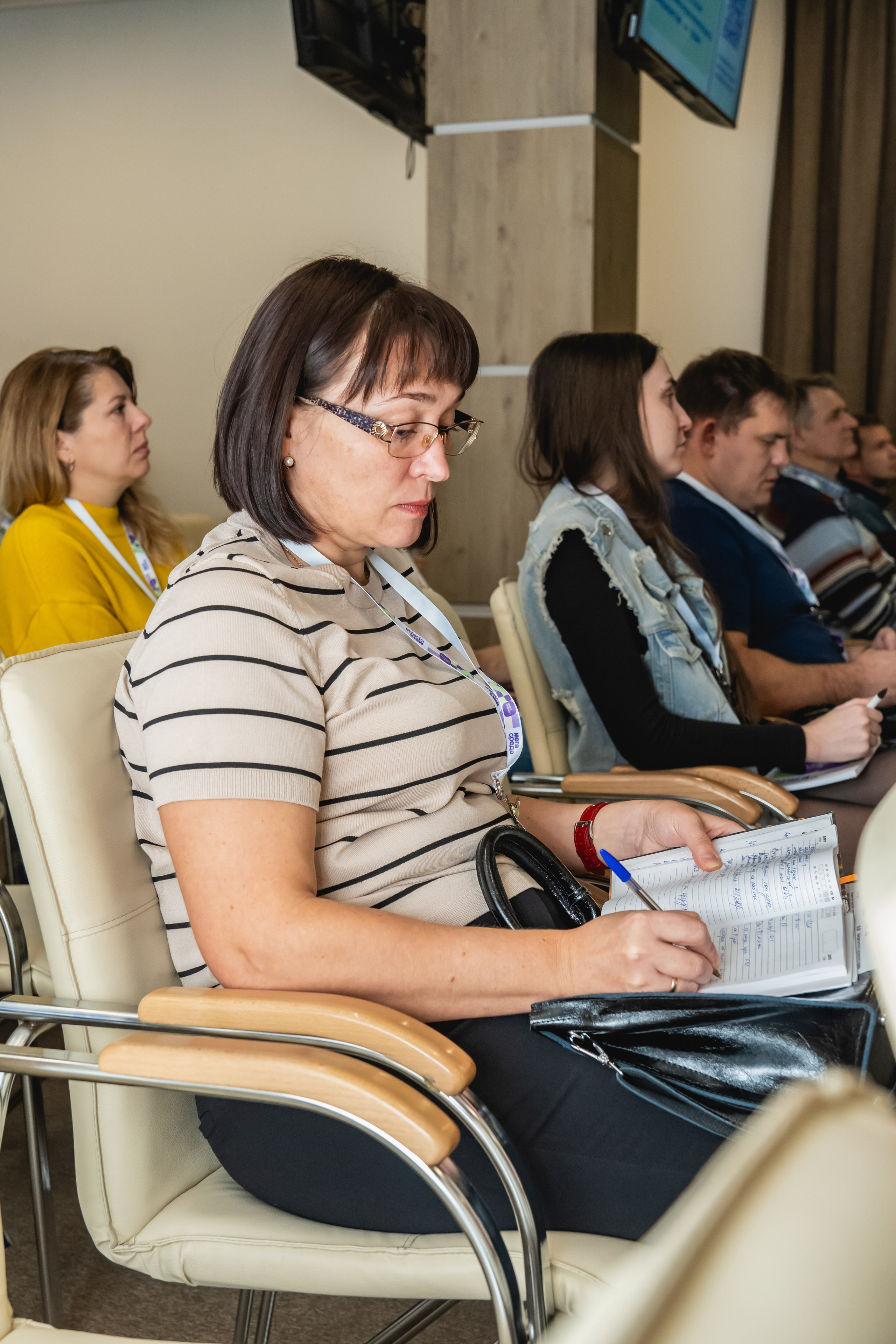 Мегасреда. Занимаюсь профессиональной фотографией и живу рядом с Байкалом. Работаю в разных жанрах