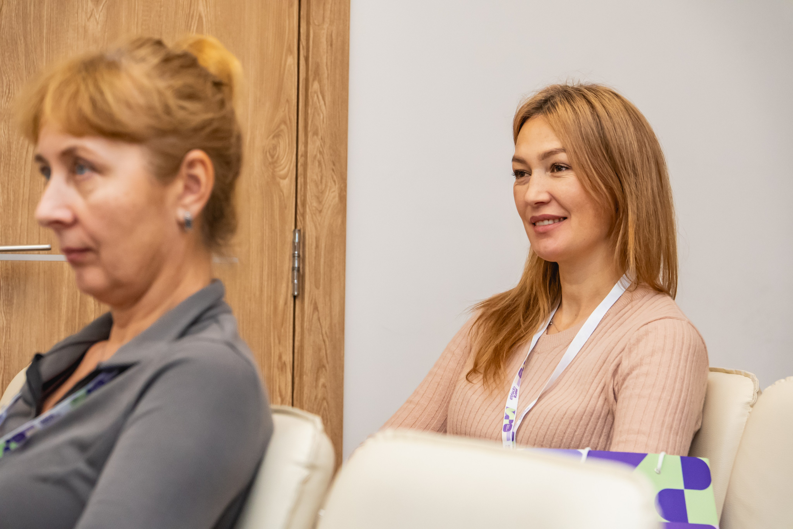 Мегасреда. Занимаюсь профессиональной фотографией и живу рядом с Байкалом. Работаю в разных жанрах