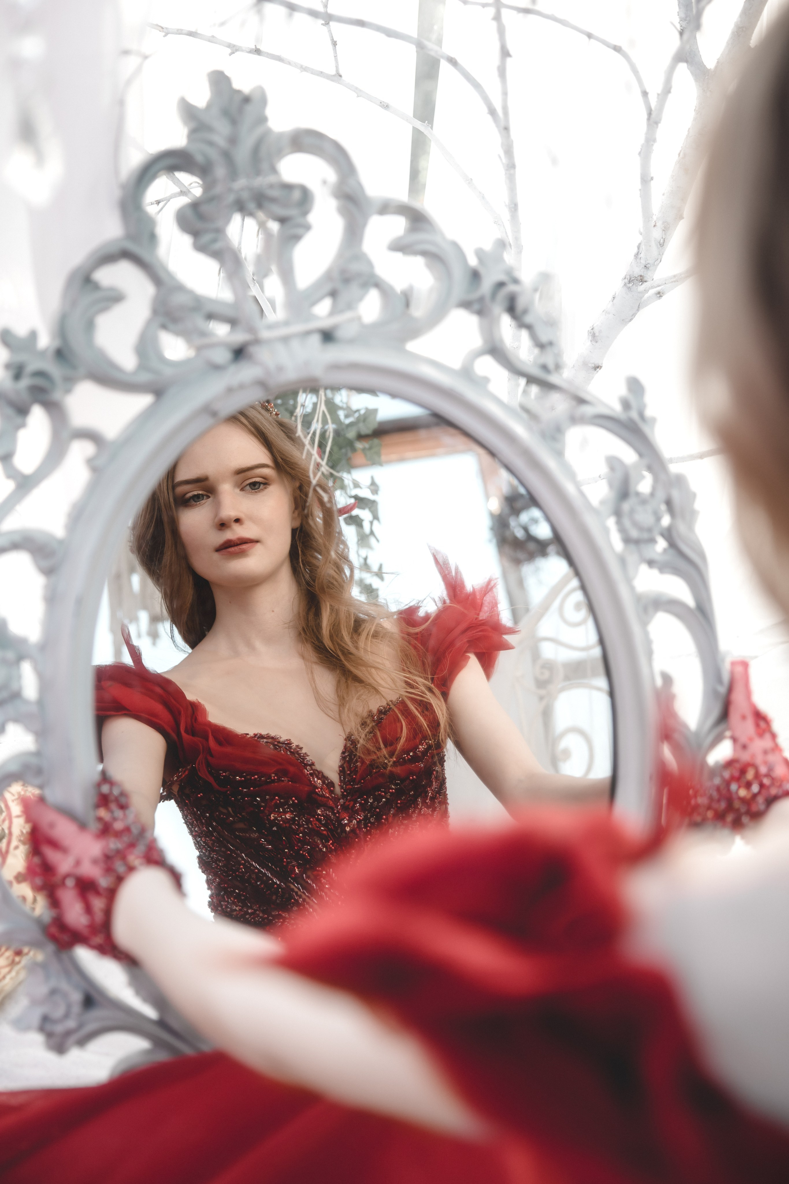 Сказочная фотосессия косплей арт красное платье девушка. Фотограф в Москве Мухина Ирина