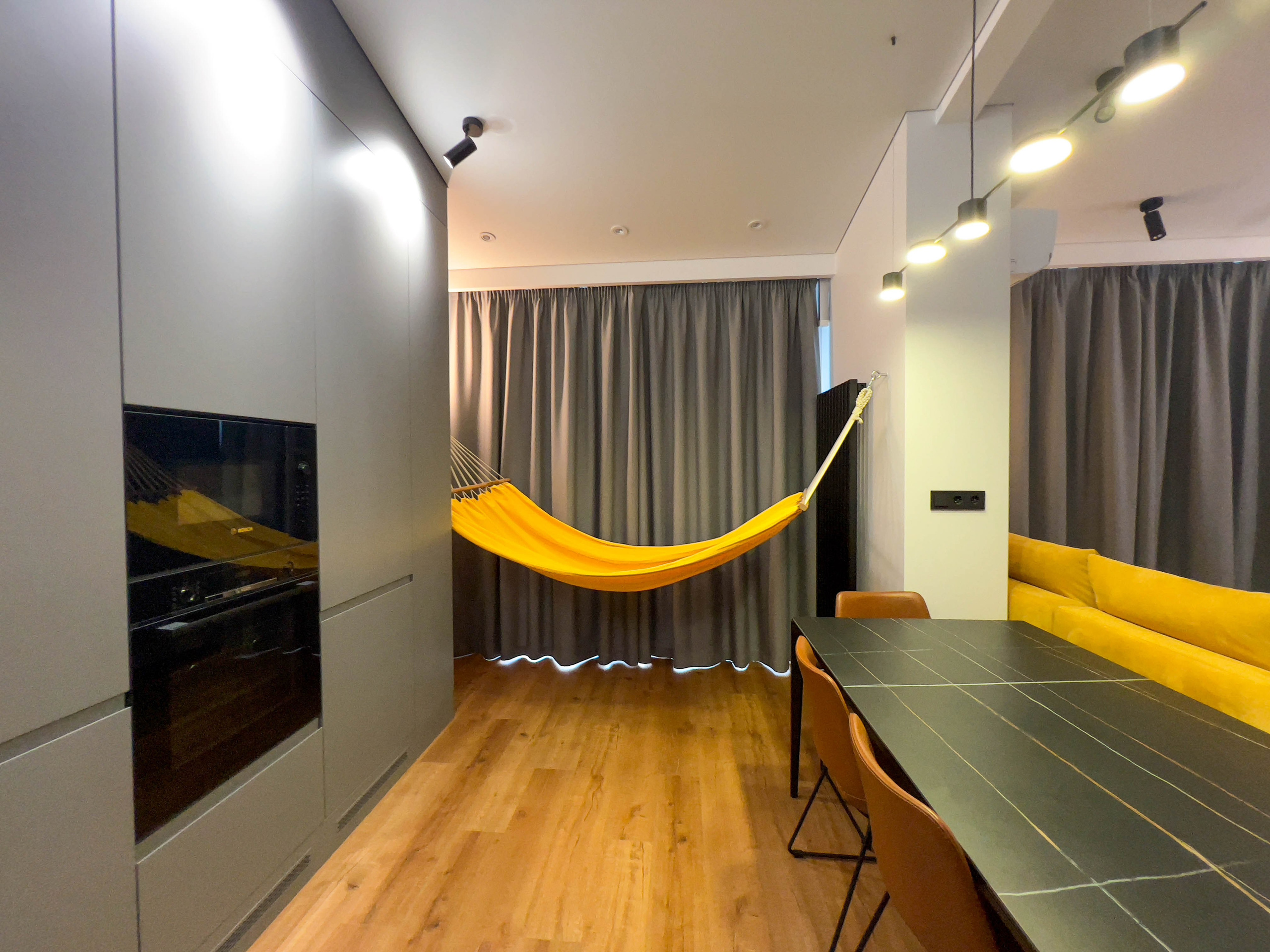 The apartment is on two levels. Fotograf Dmitrii Donets