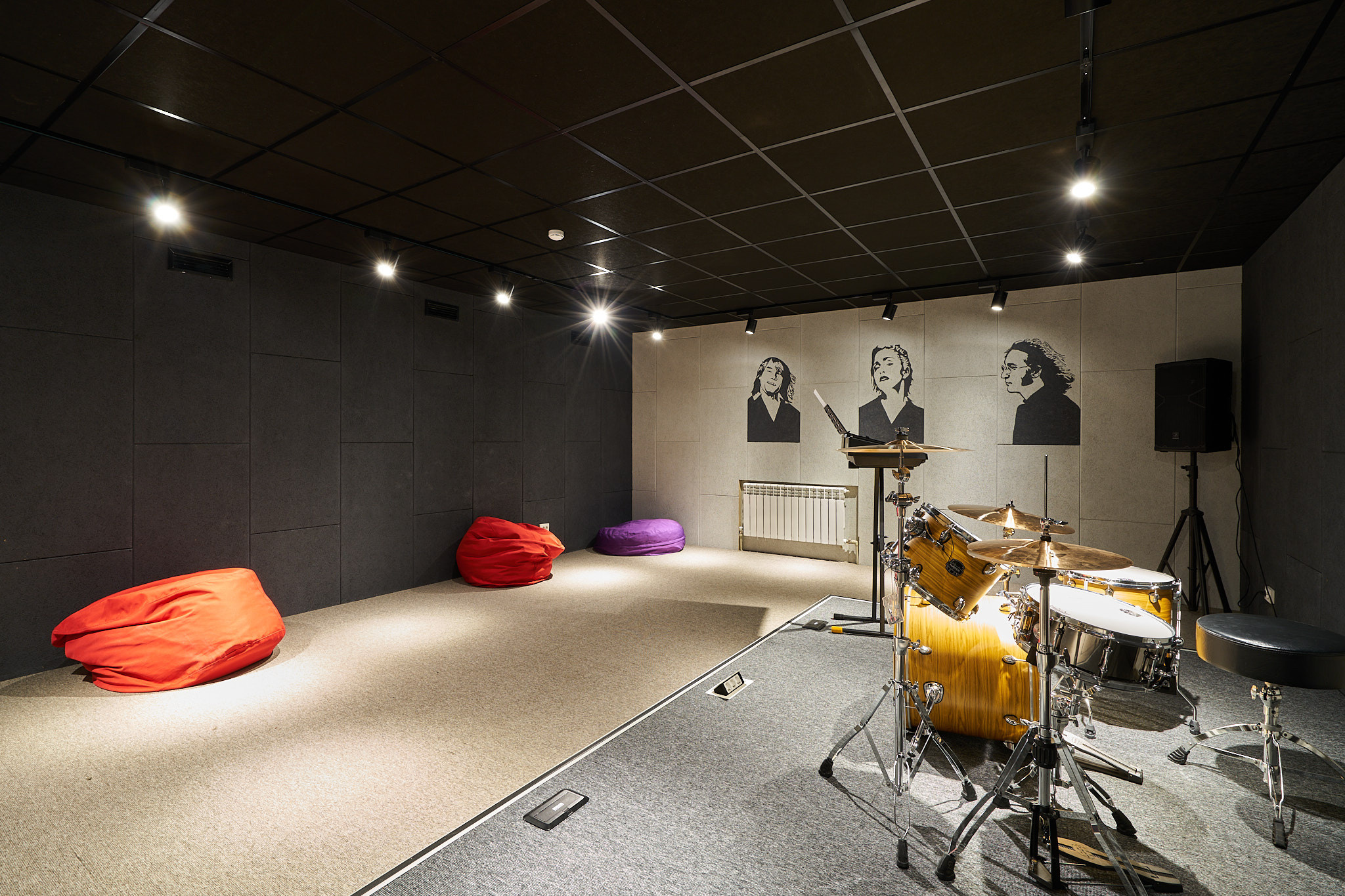 Музыкальный класс в NGS New Generation School. Профессиональный фотограф в Алматы — Константин Чернобаев