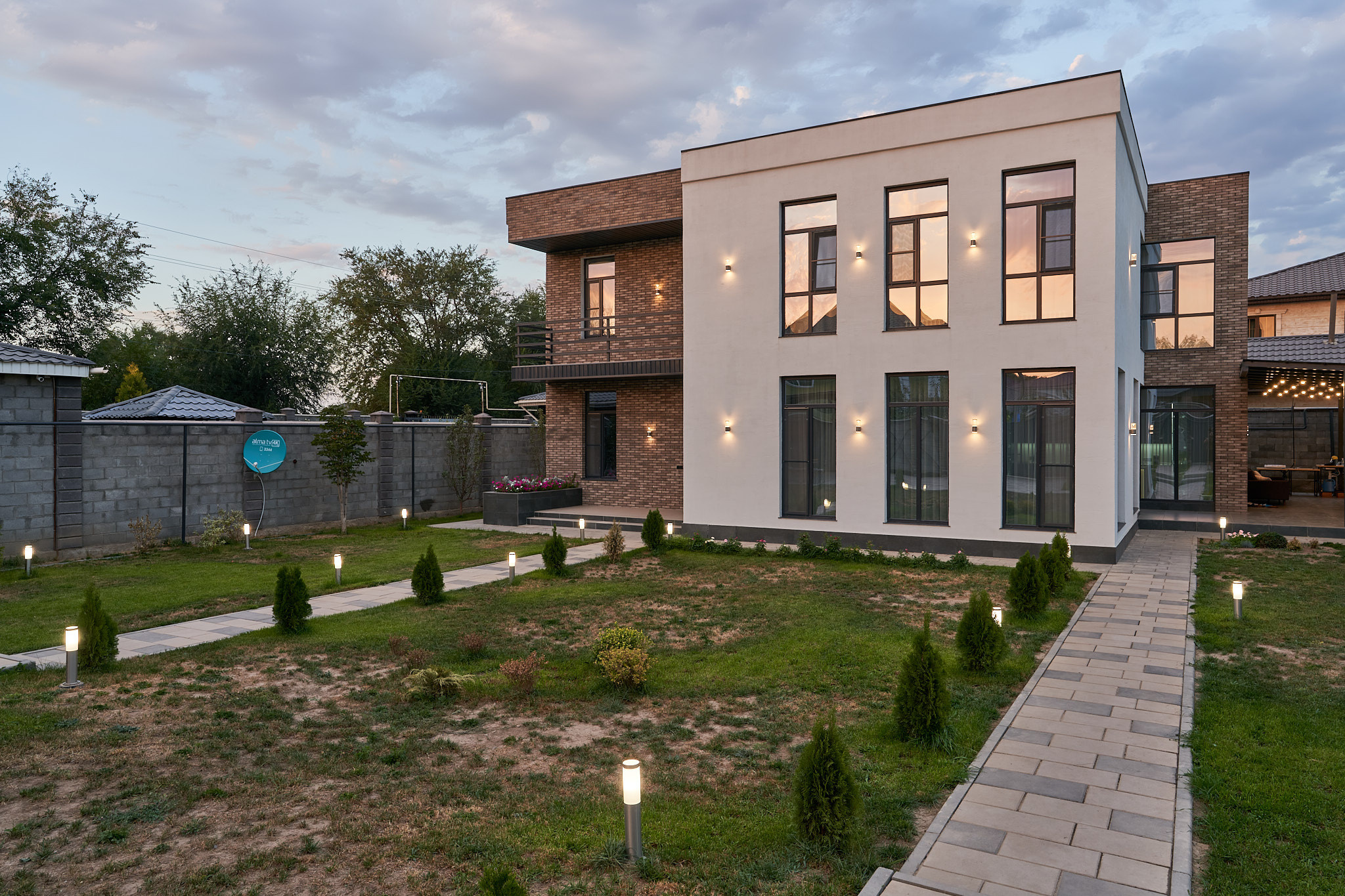 Современный коттедж в Бесагаш. Профессиональный фотограф в Алматы — Константин Чернобаев