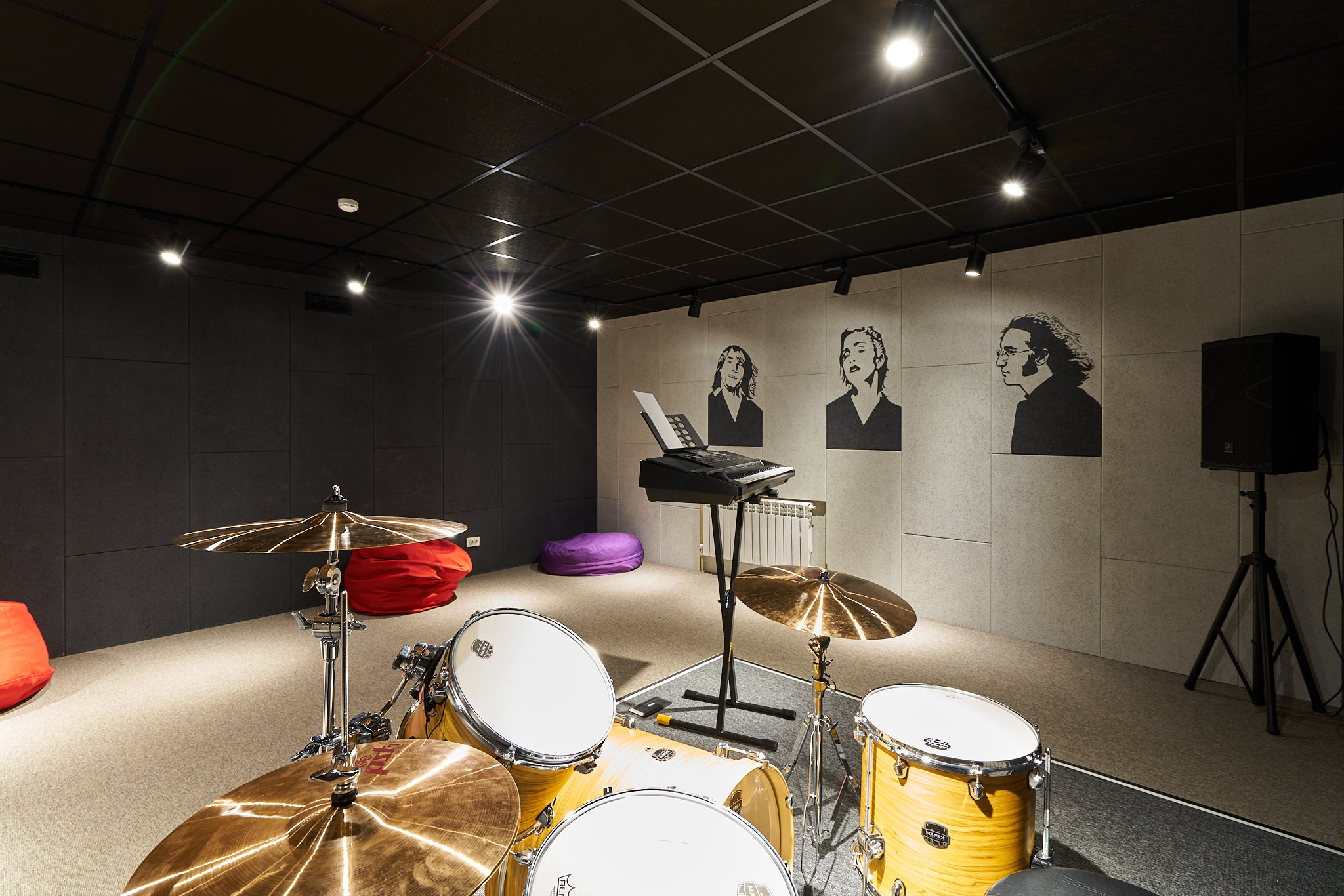 Музыкальный класс в NGS New Generation School. Профессиональный фотограф в Алматы — Константин Чернобаев