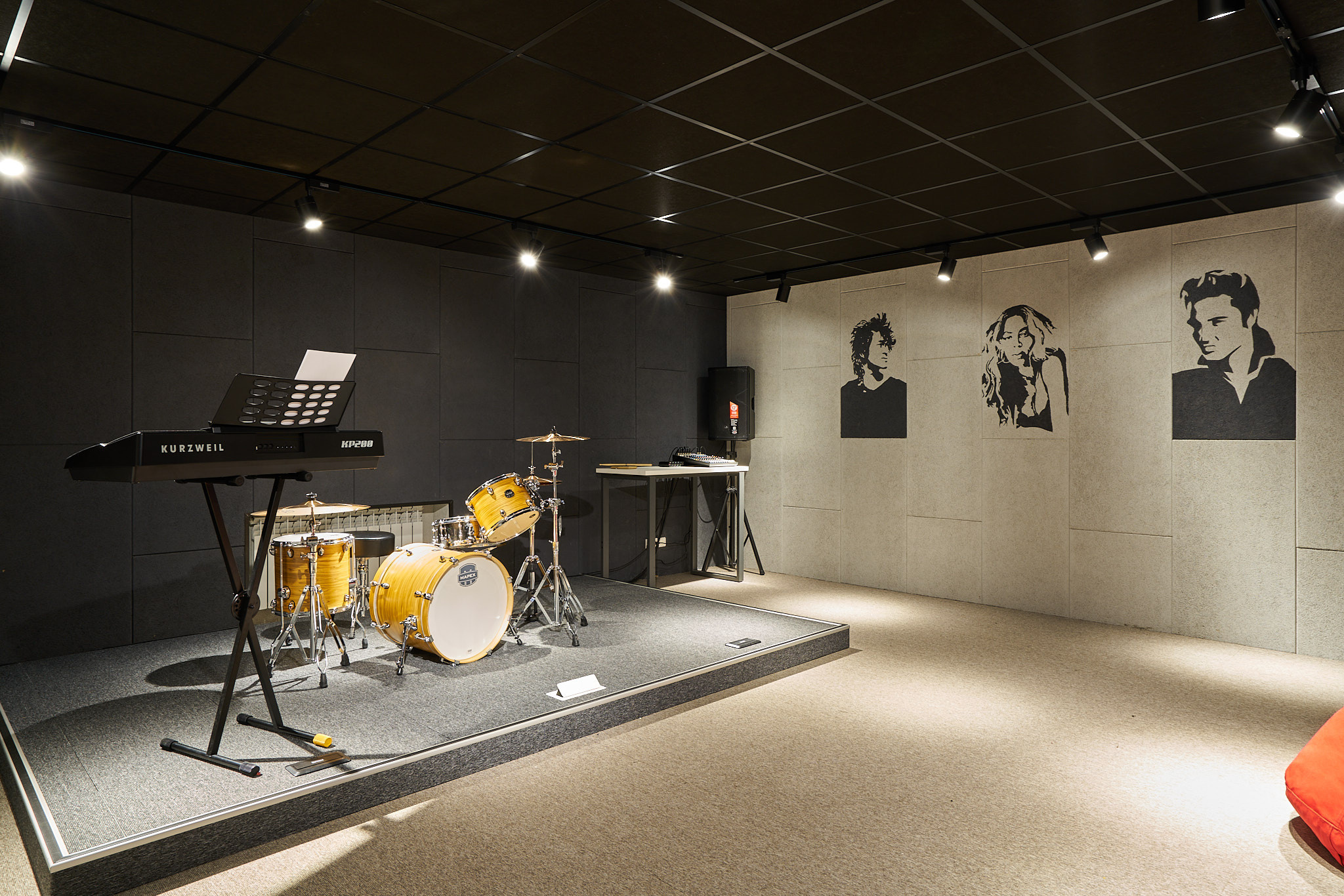 Музыкальный класс в NGS New Generation School. Профессиональный фотограф в Алматы — Константин Чернобаев