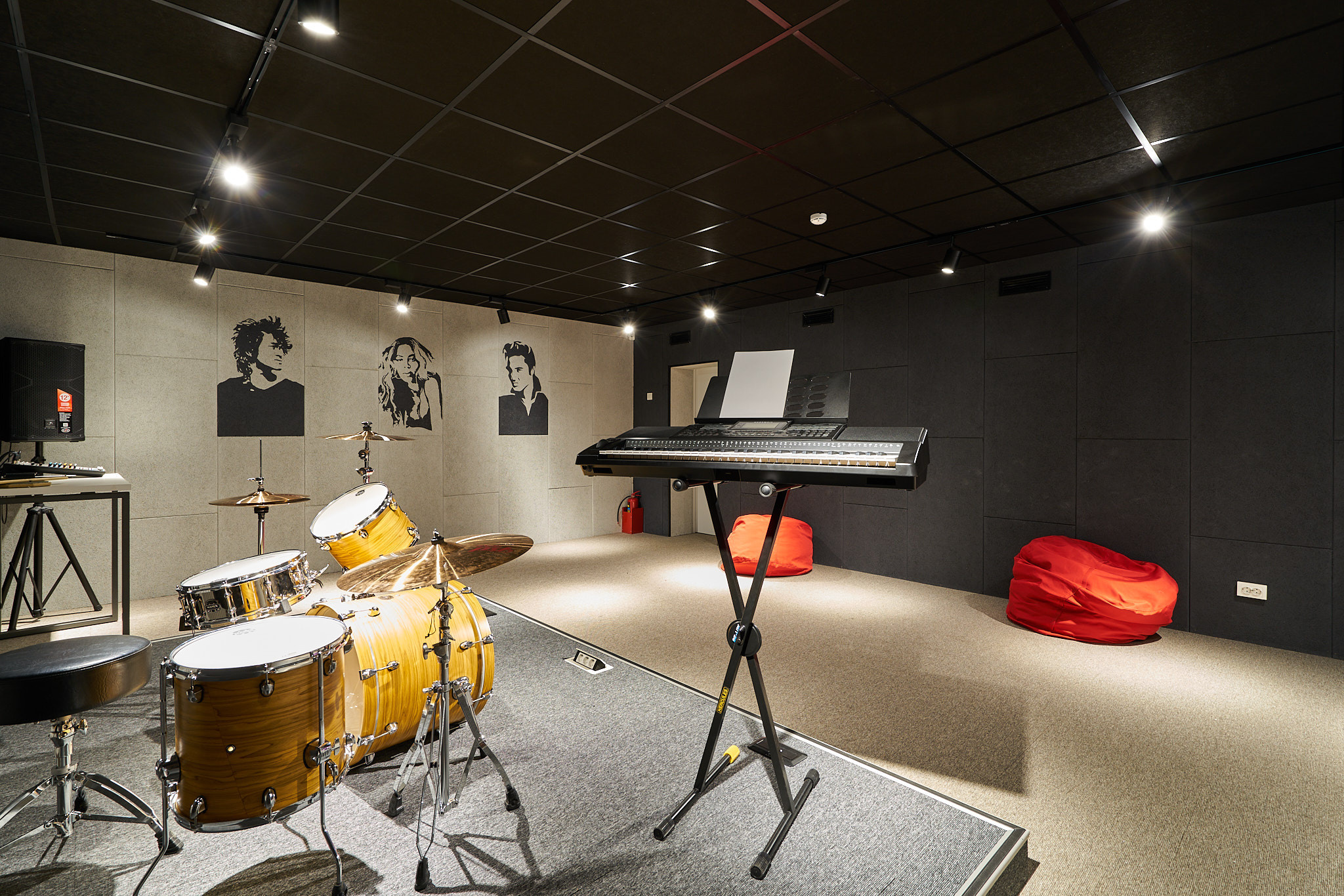 Музыкальный класс в NGS New Generation School. Профессиональный фотограф в Алматы — Константин Чернобаев