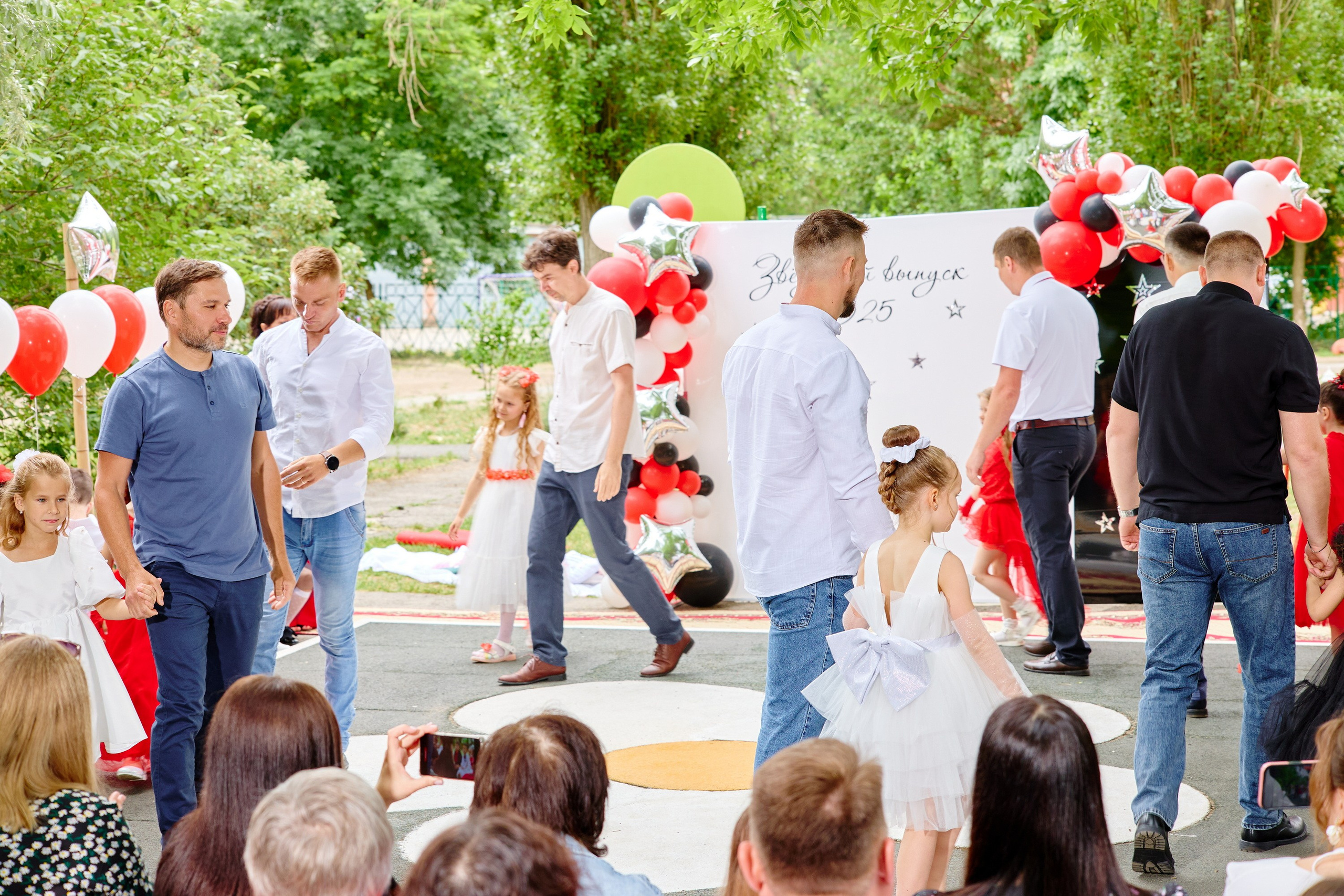 Выпускной 45 сад. Фотограф Выпускные альбомы Таганрог Сергей Коробченко