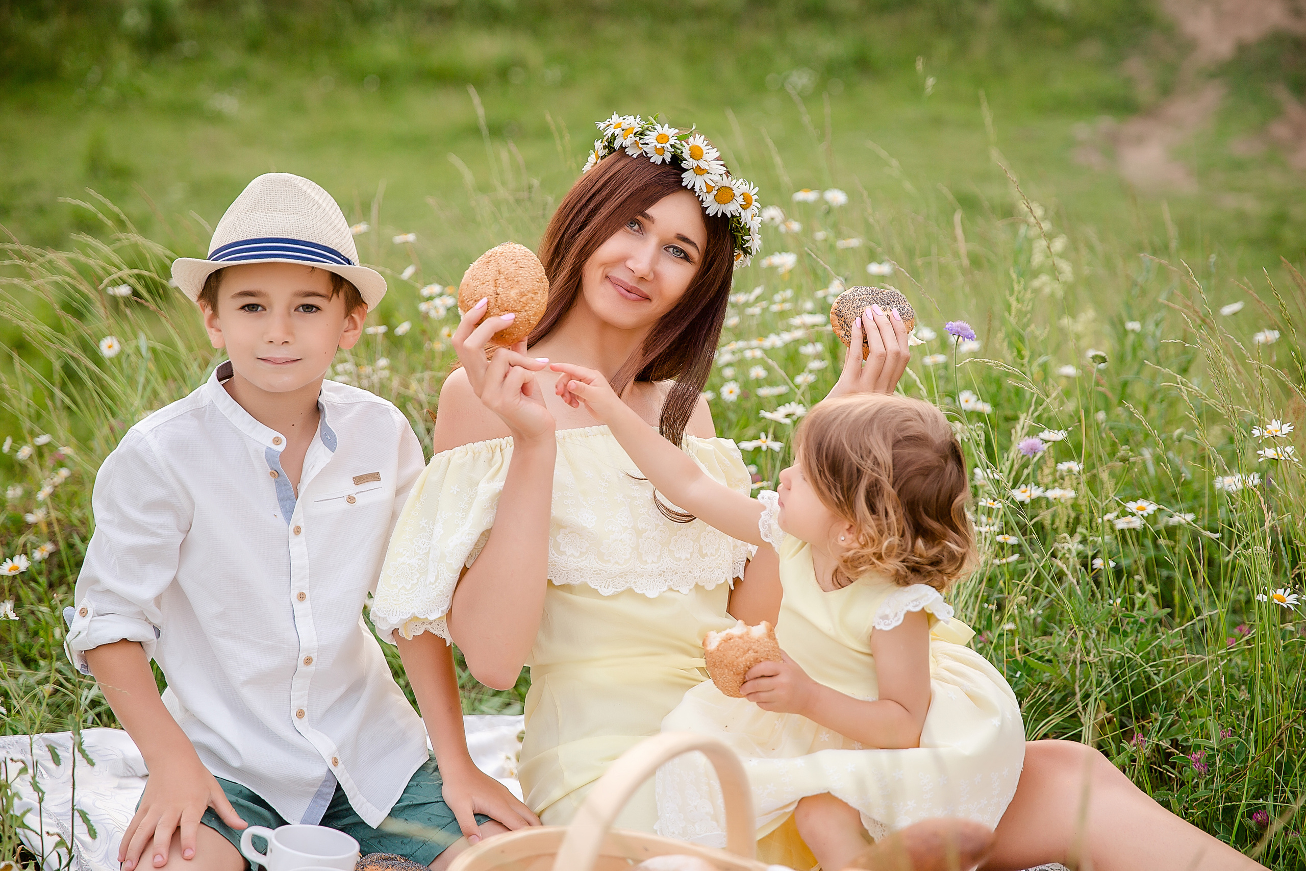 Фотосессия в ромашковом поле в Подмосковье. Семейный и детский фотограф в Москве Вера Ускова