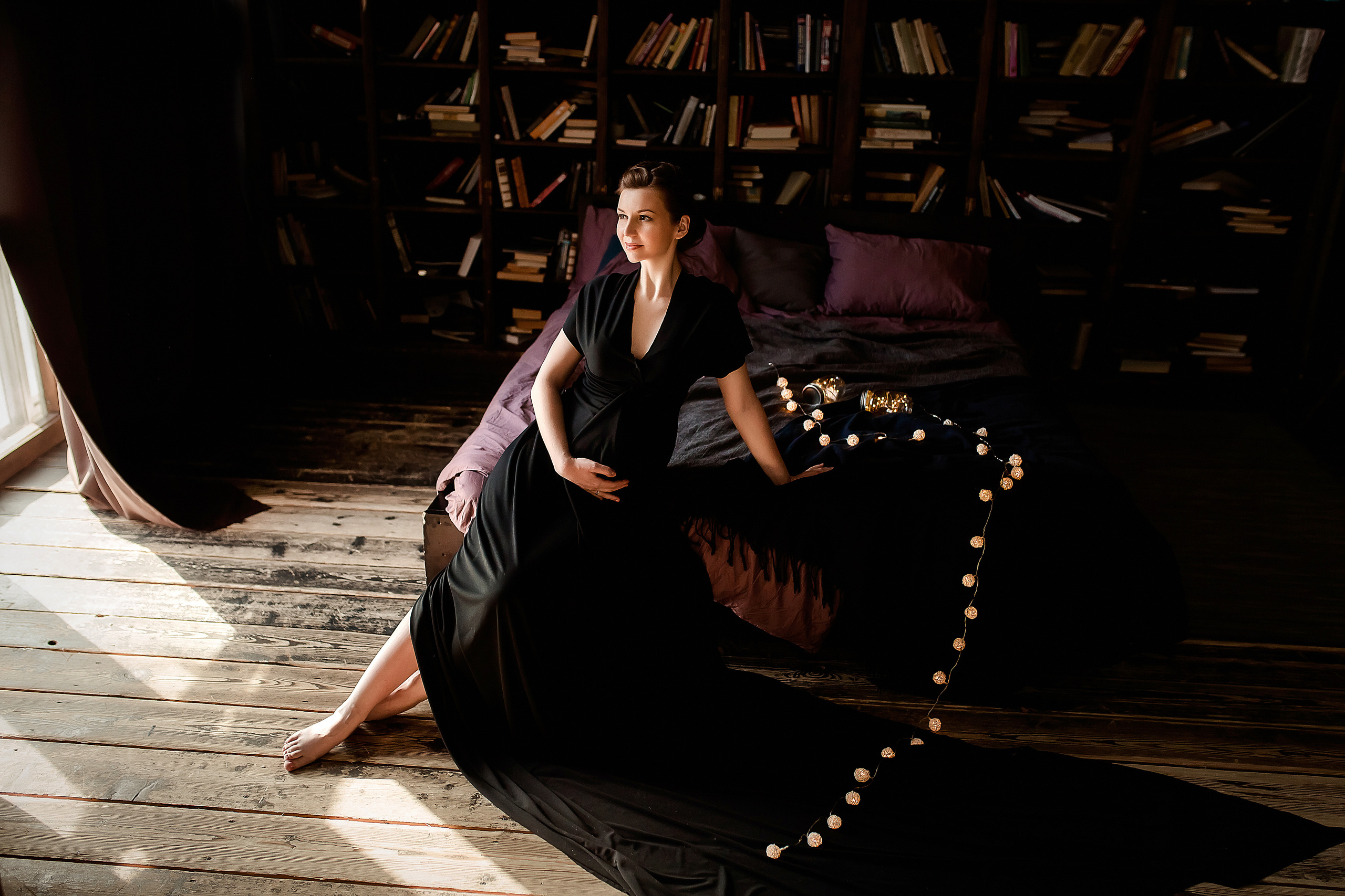 Фотосессия беременности в темной фотостудии. Алина. Семейный и детский фотограф в Москве Вера Ускова