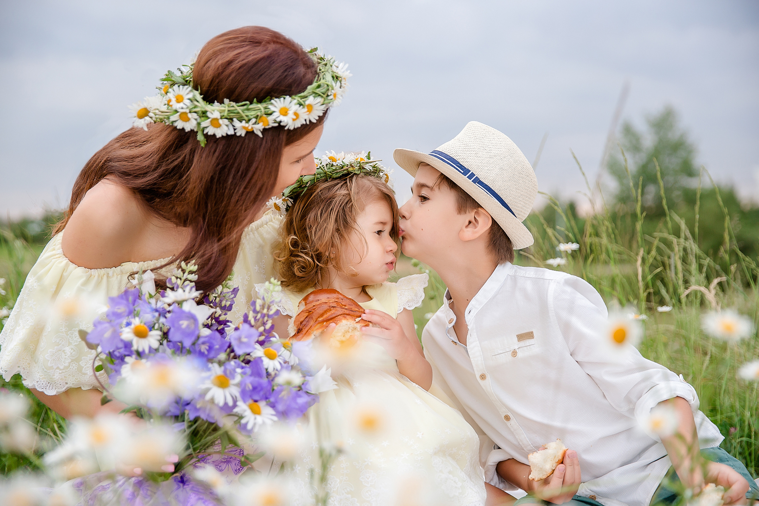 Фотосессия в ромашковом поле в Подмосковье. Семейный и детский фотограф в Москве Вера Ускова