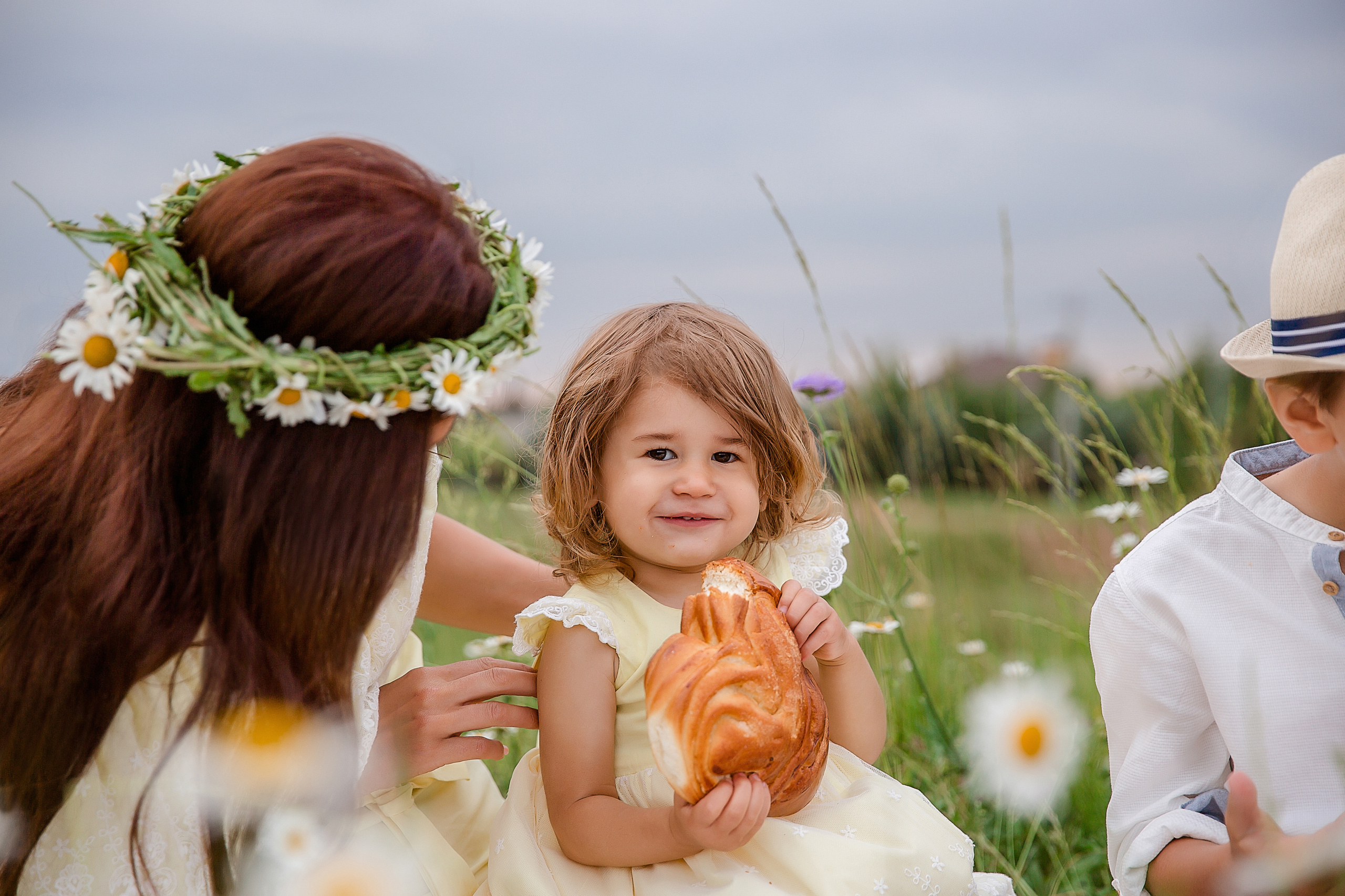 Фотосессия в ромашковом поле в Подмосковье. Семейный и детский фотограф в Москве Вера Ускова