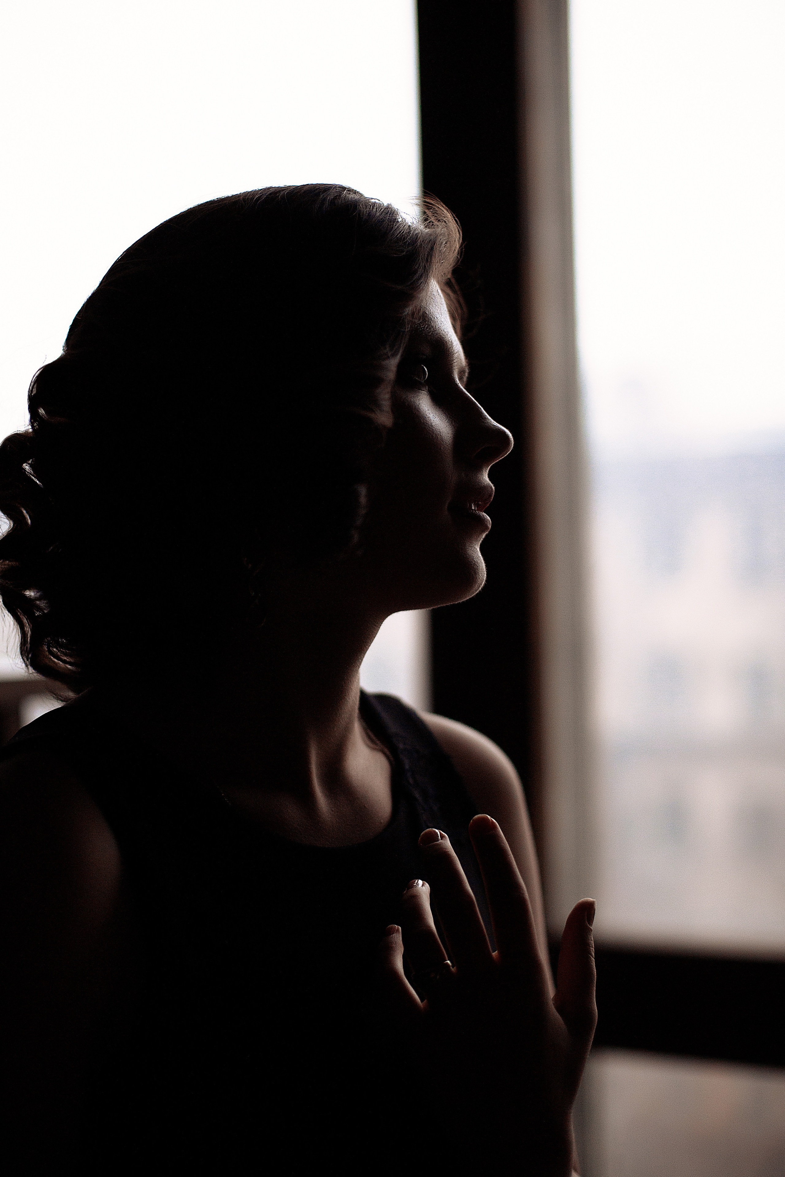 Женский портрет в темной фотостудии для Александры. Семейный и детский фотограф в Москве Вера Ускова