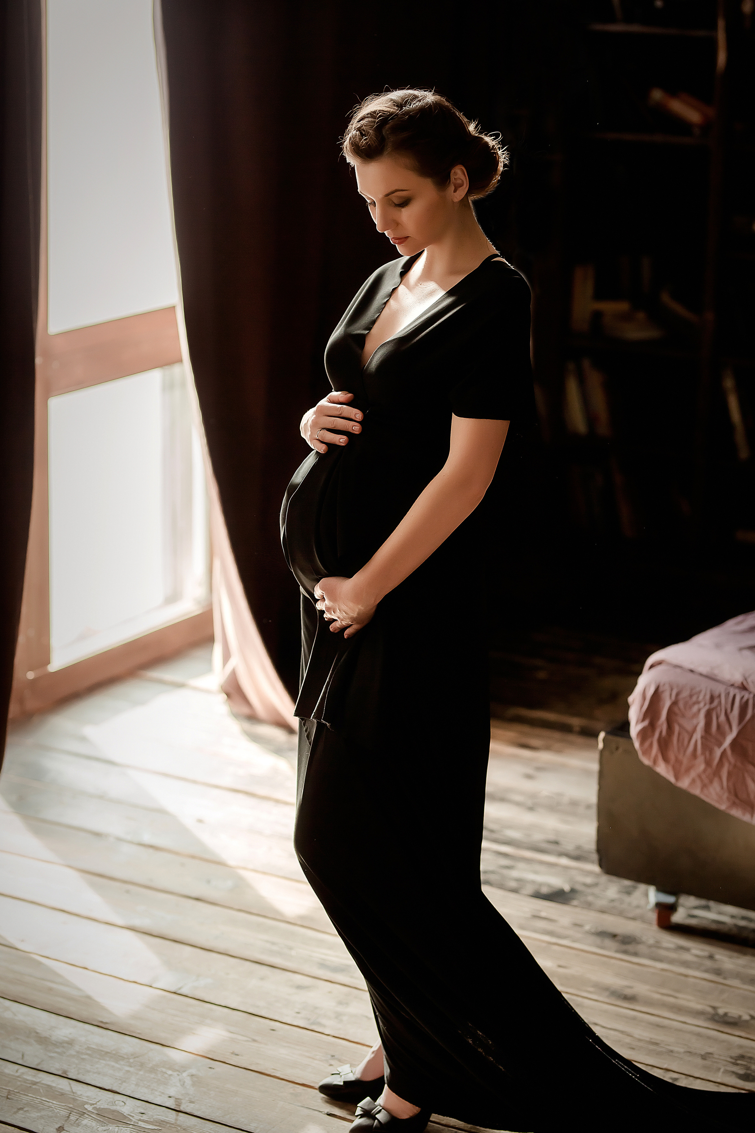 Фотосессия беременности в темной фотостудии. Алина. Семейный и детский фотограф в Москве Вера Ускова