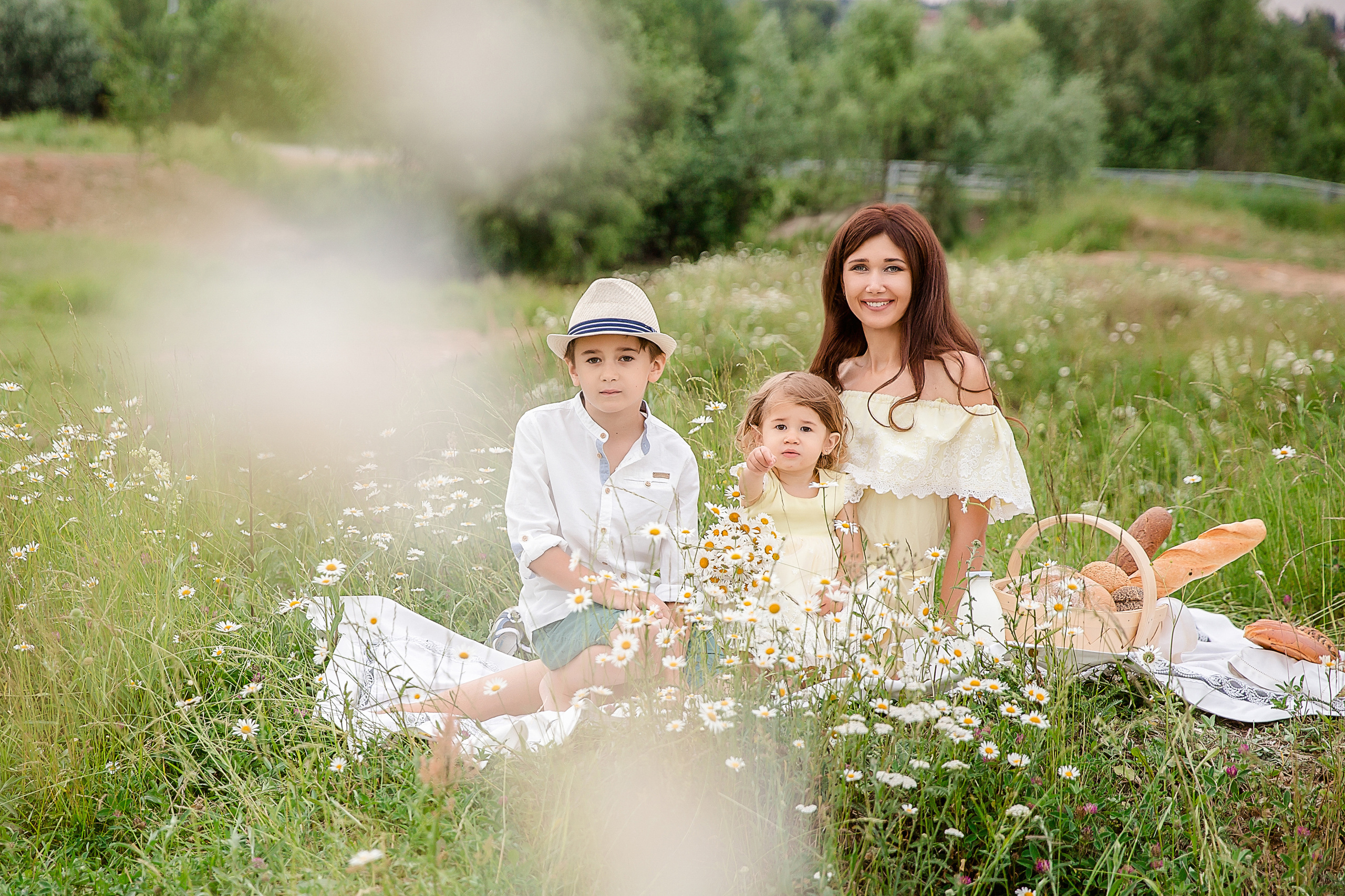 Фотосессия в ромашковом поле в Подмосковье. Семейный и детский фотограф в Москве Вера Ускова