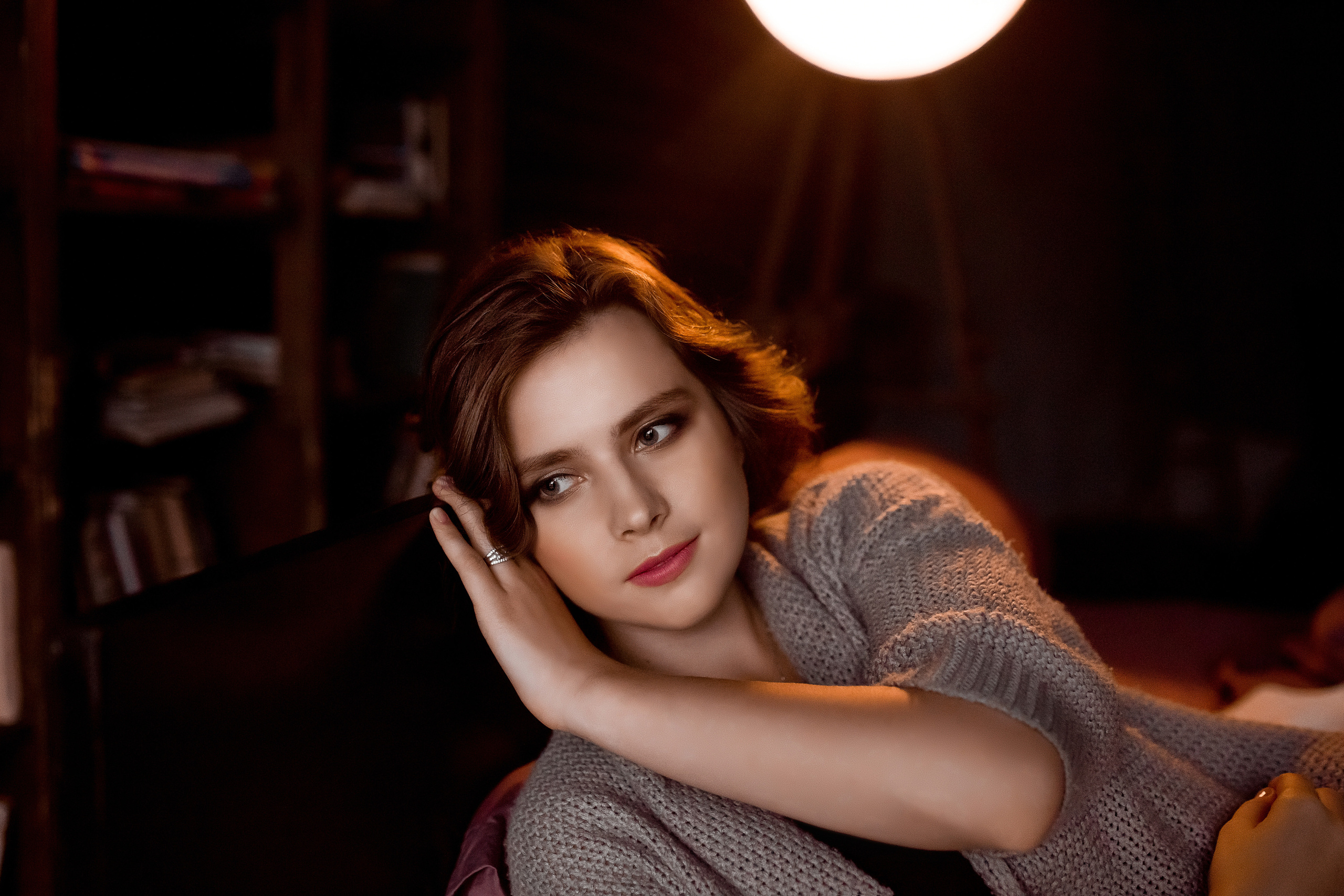 Женский портрет в темной фотостудии для Александры. Семейный и детский фотограф в Москве Вера Ускова