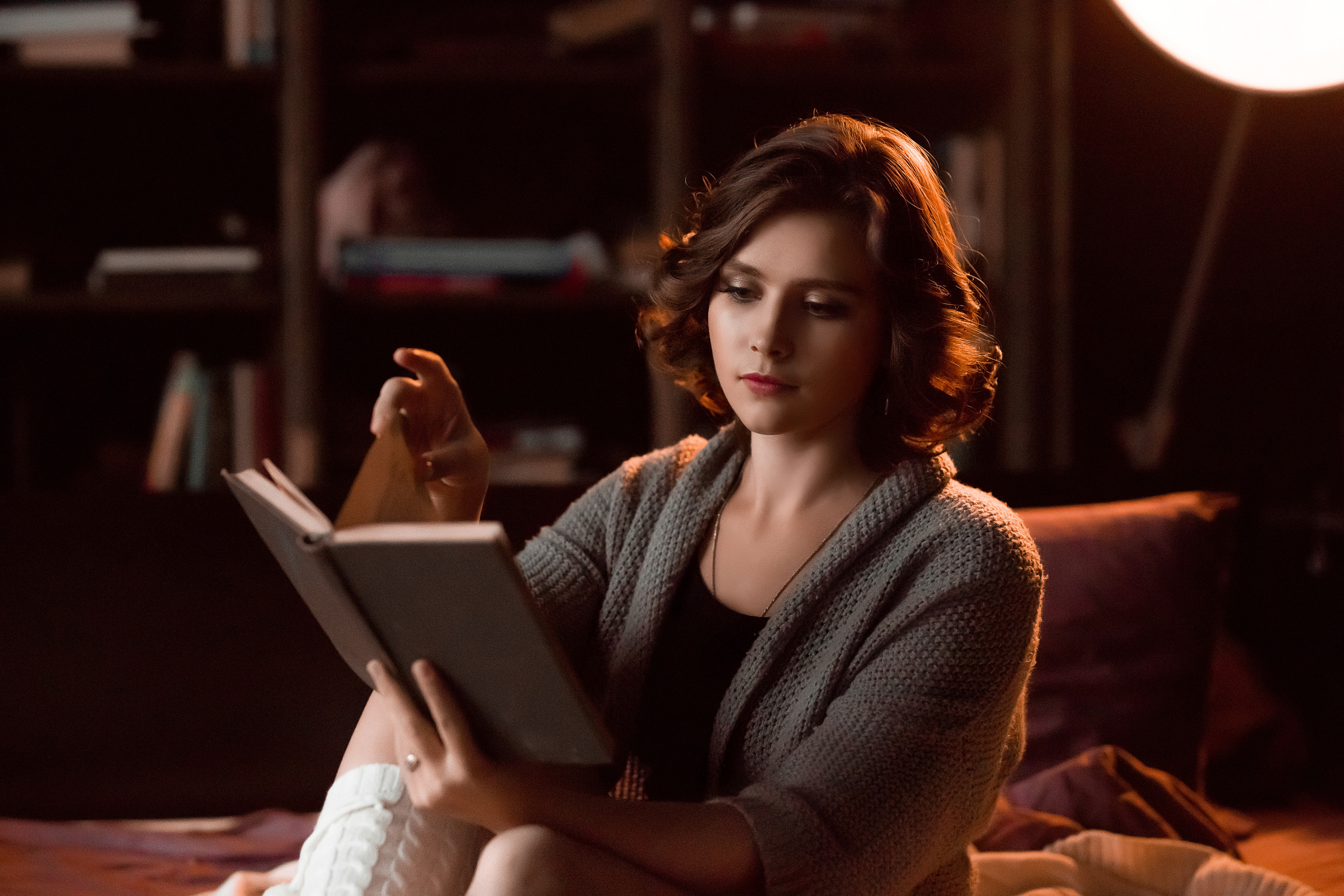 Женский портрет в темной фотостудии для Александры. Семейный и детский фотограф в Москве Вера Ускова