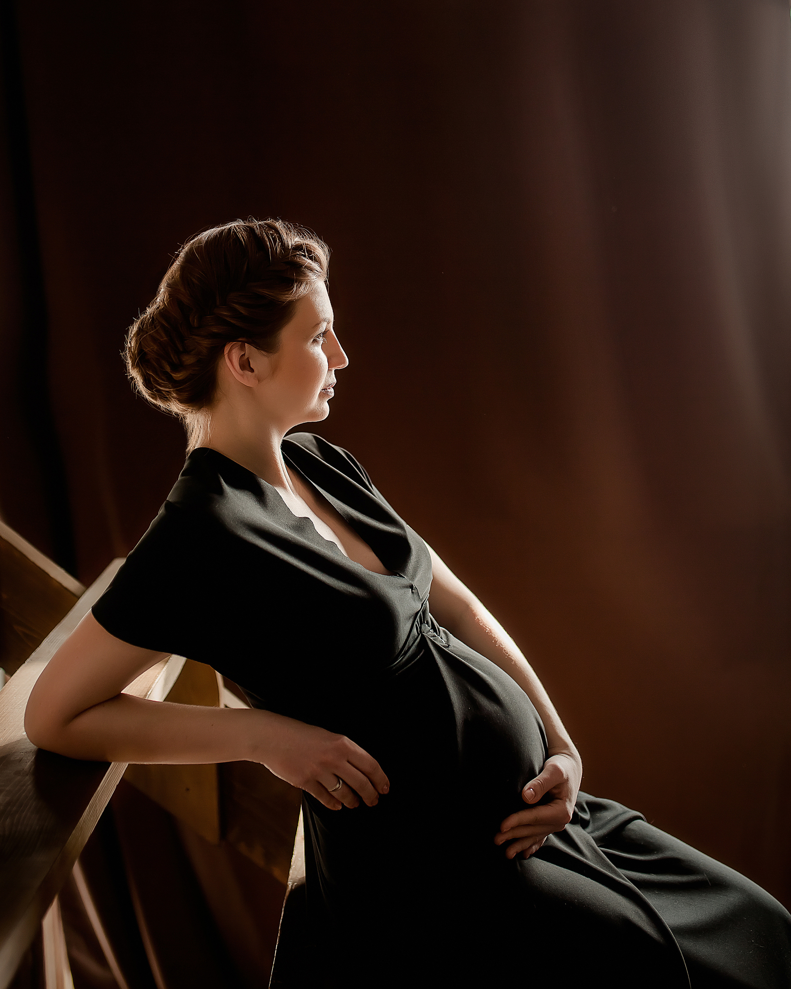 Фотосессия беременности в темной фотостудии. Алина. Семейный и детский фотограф в Москве Вера Ускова