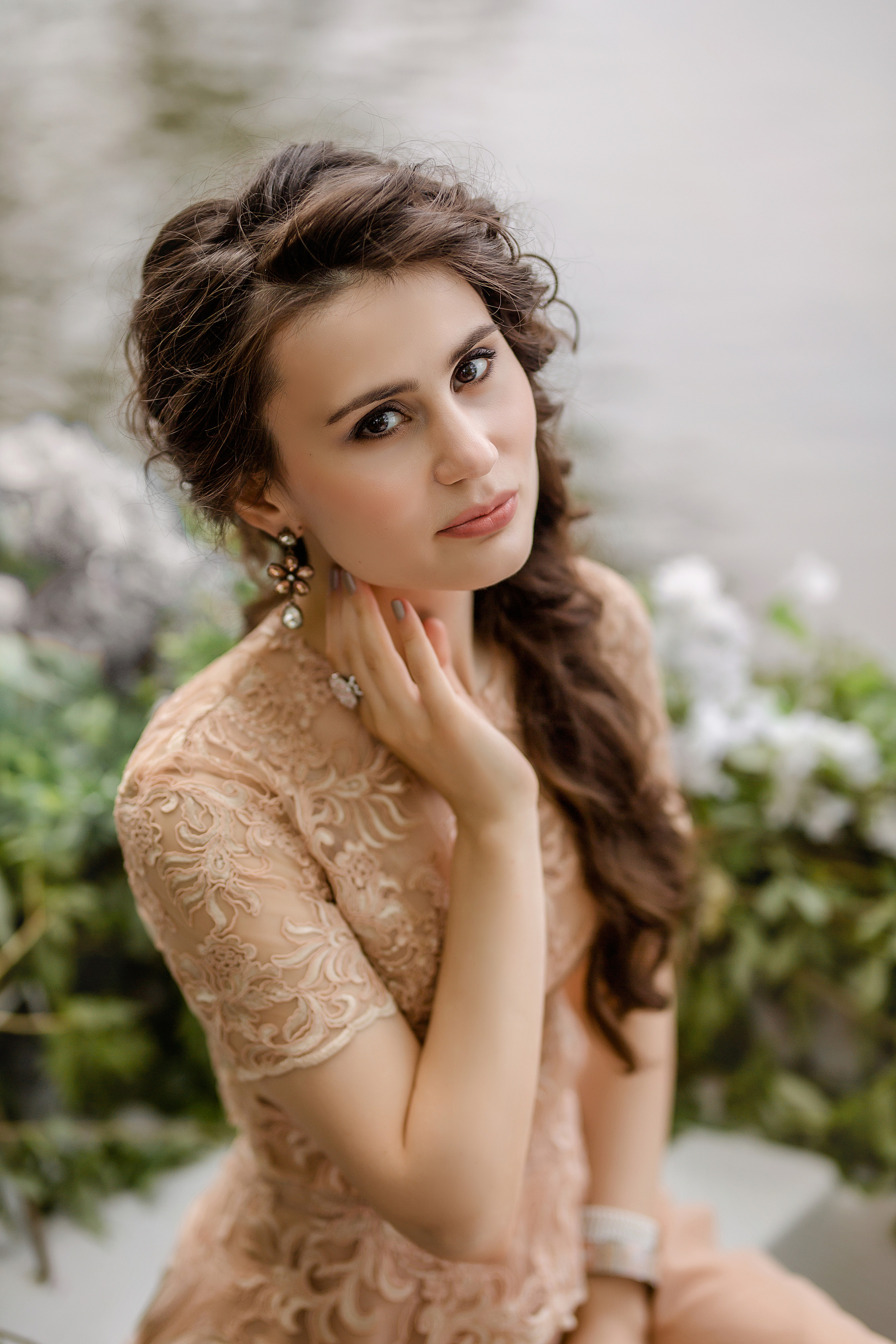 Фотосессия на Воронцовских прудах в лодке, украшенной цветами. Рома и Ромета. Семейный и детский фотограф в Москве Вера Ускова