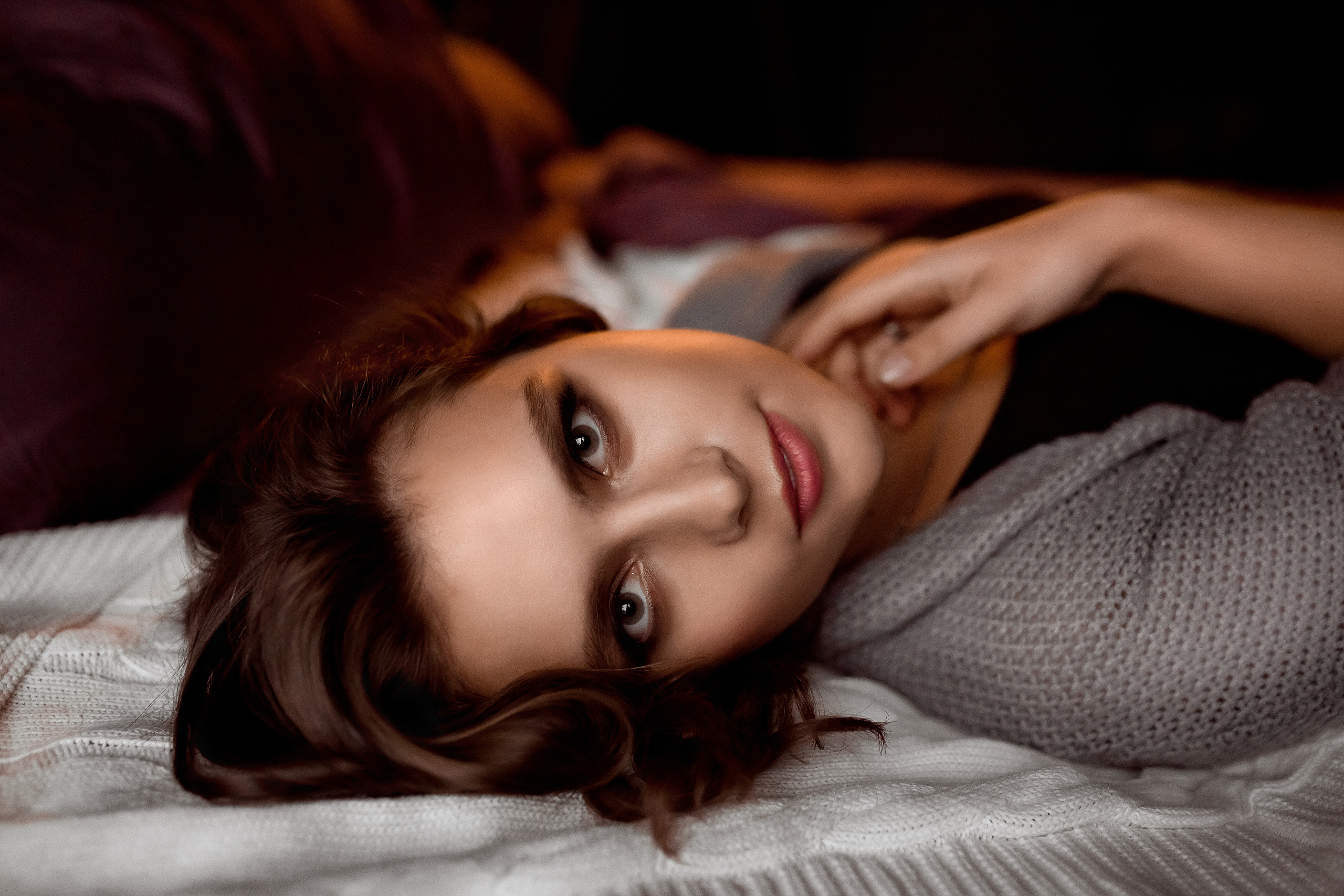 Женский портрет в темной фотостудии для Александры. Семейный и детский фотограф в Москве Вера Ускова