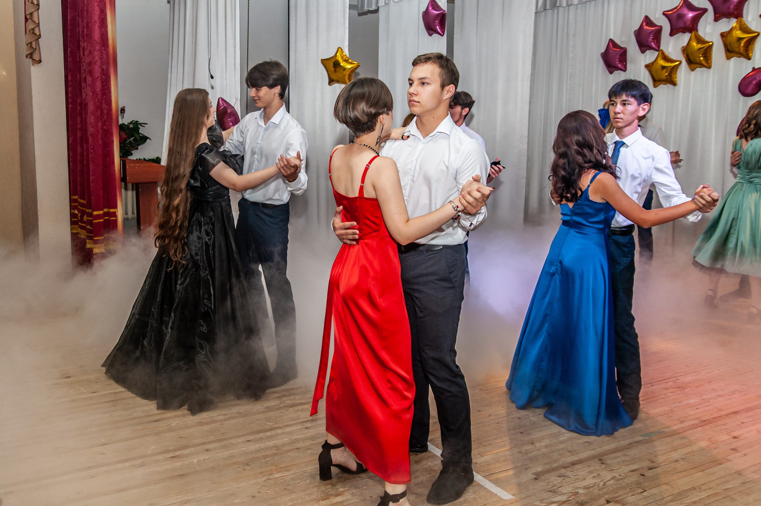 Выпускной МАОУ СОШ № 17 им. Эдуарда Есаяна. Свадебный и семейный фотограф Денис Лукьянов в Краснодаре, Краснодарском крае и Республике Крым