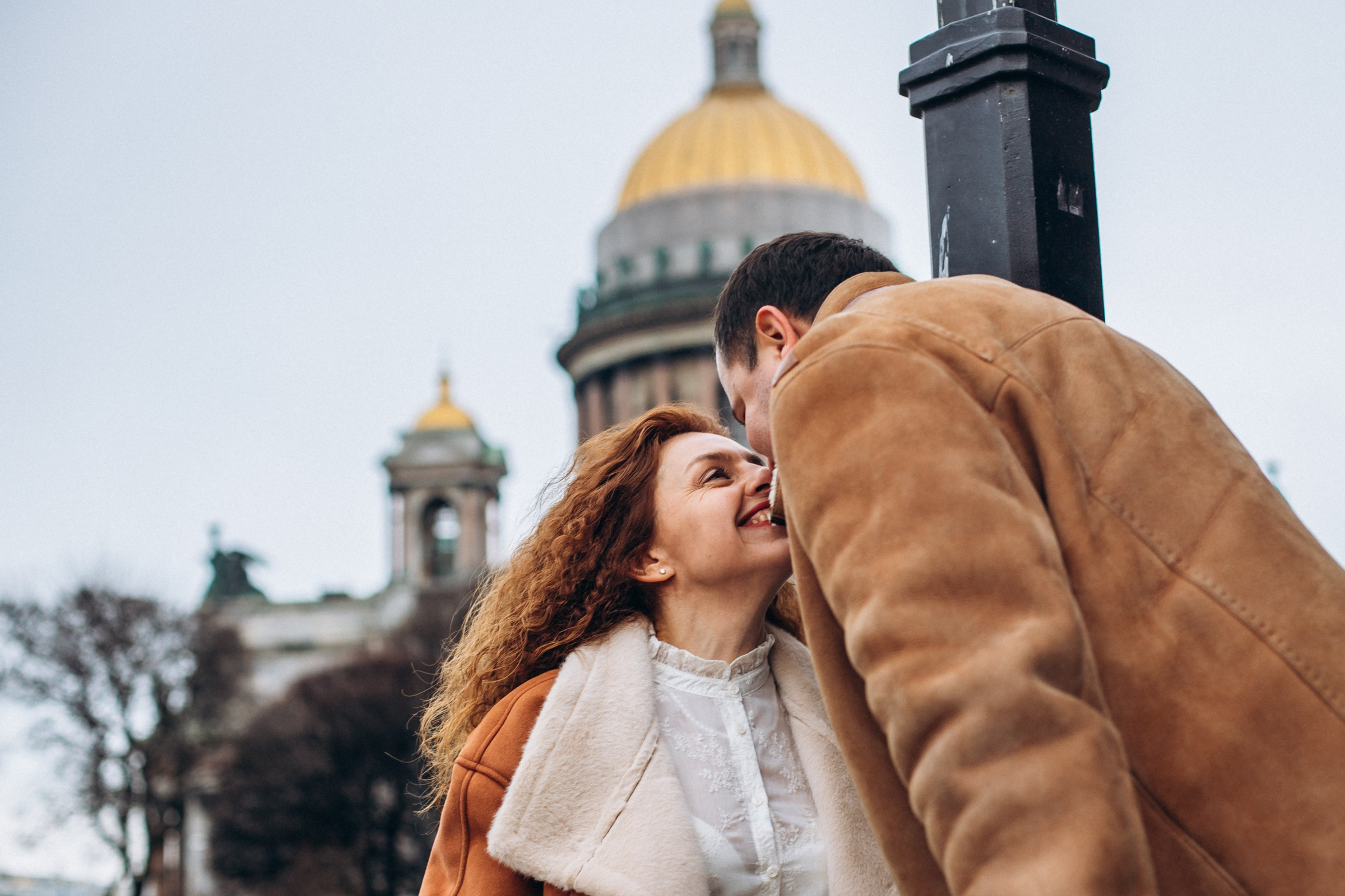 Александр и Юлия в марте. Фотопрогулка в Петербурге. Индивидуальный и семейный фотограф в Санкт-Петербурге