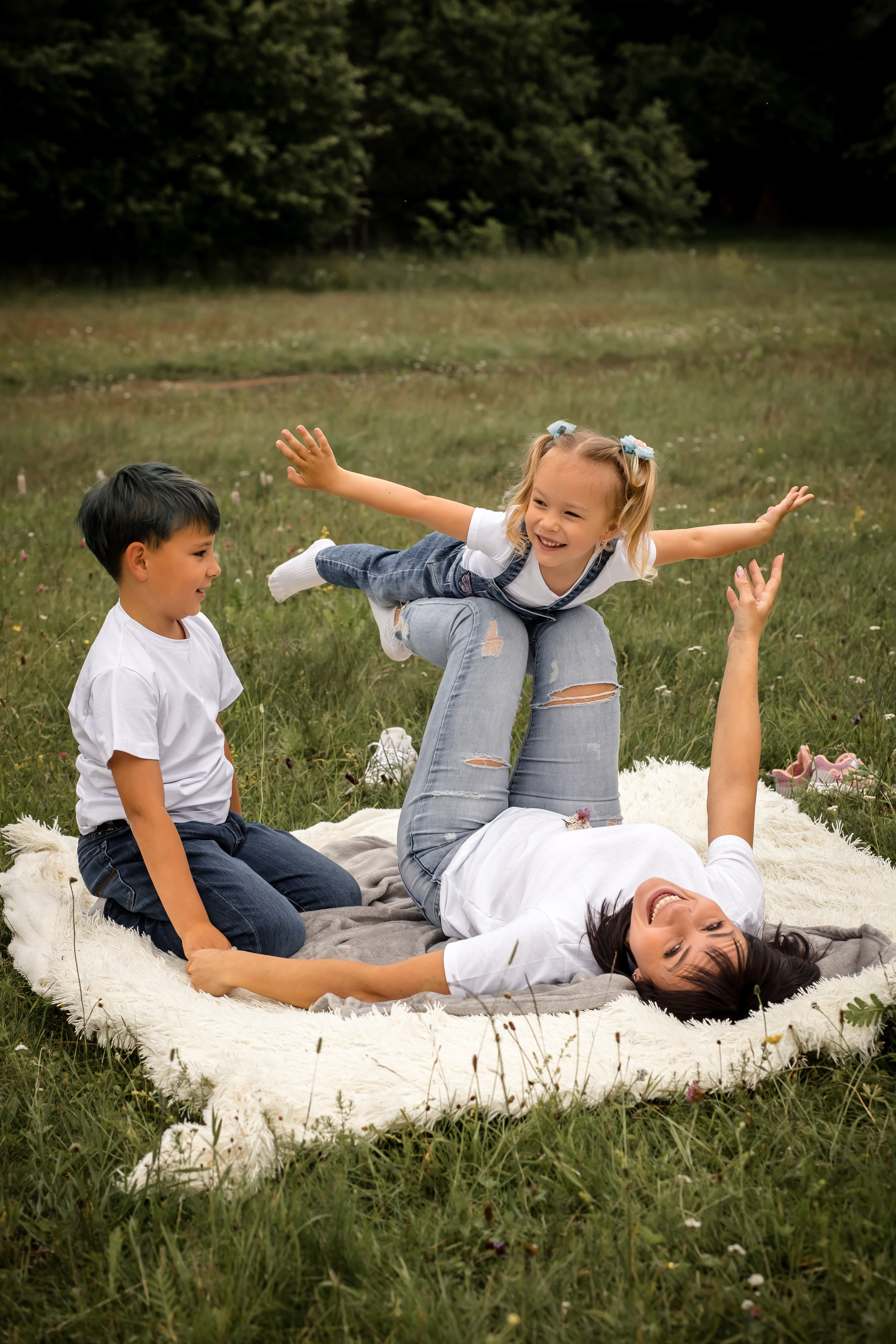 Катя с детками