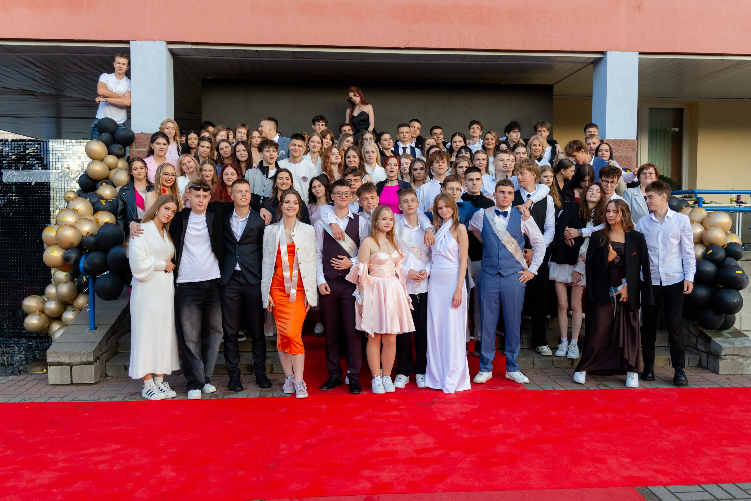 Школьный выпускной 2025 год в Минске, Беларуси. Свадебный фотограф в Минске/Беларуси Сергей Спиридонов