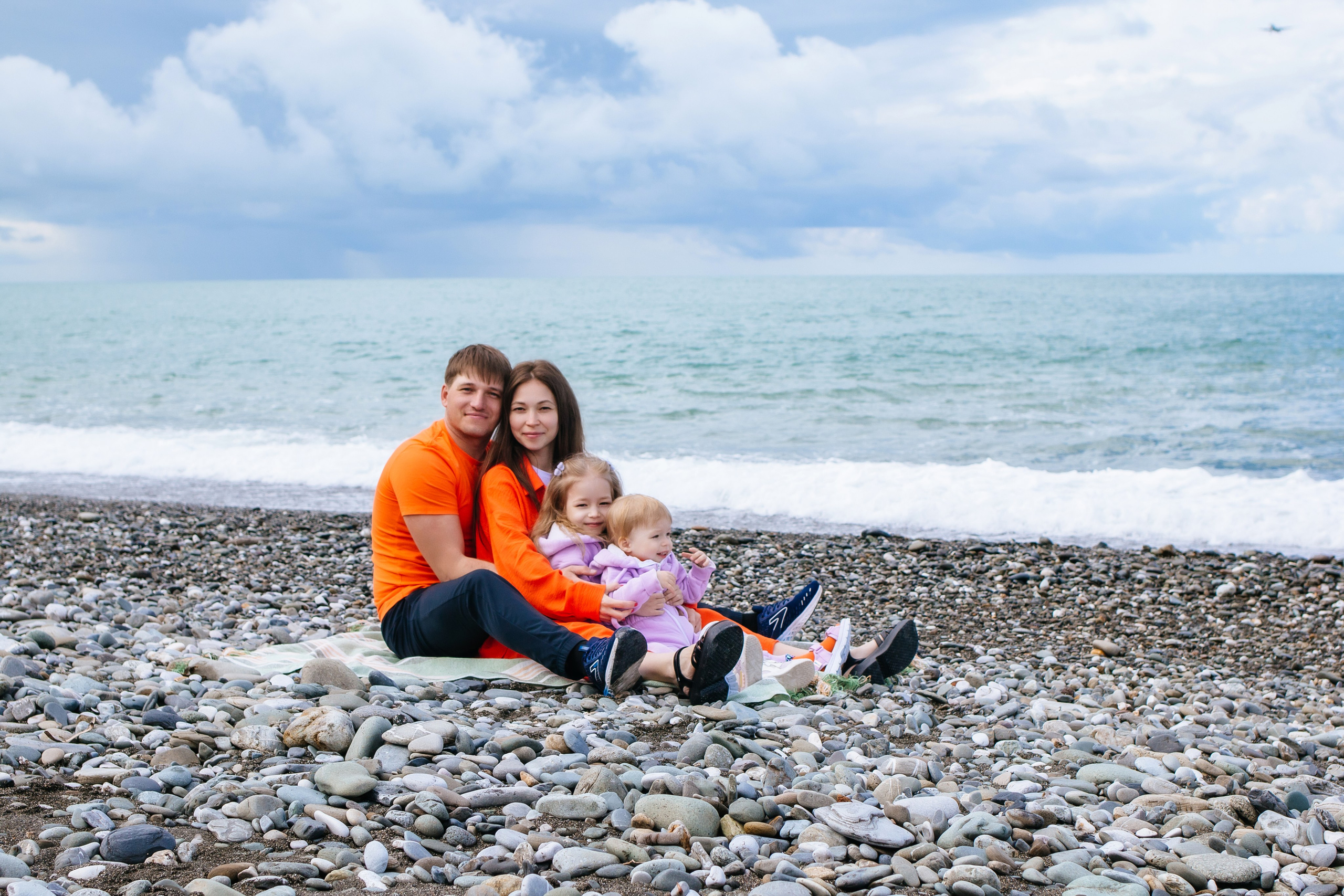 Семейная фотосессия на берегу моря в Сочи. Фотограф Сочи Адлер. Солькаева Анастасия