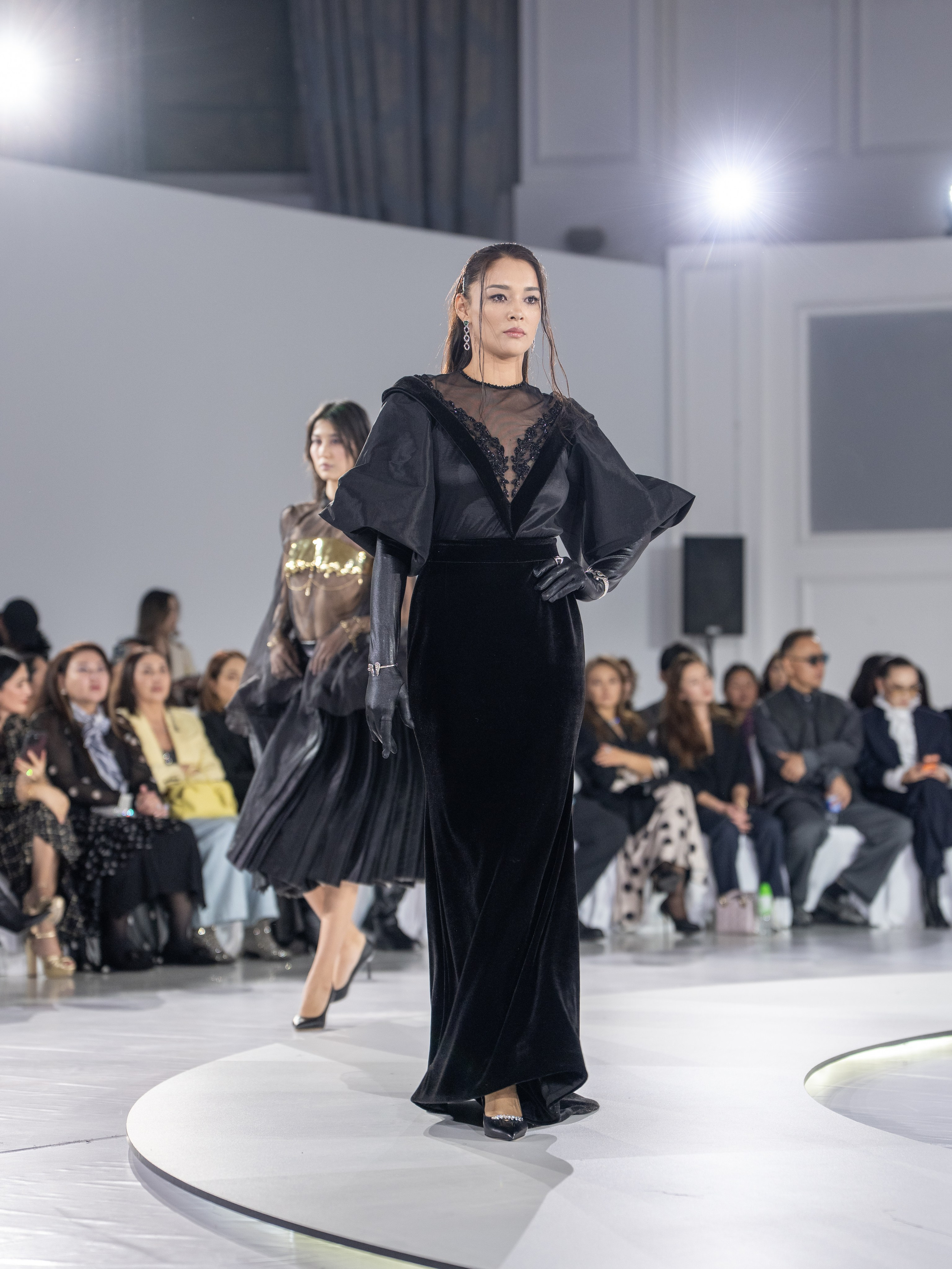 Дизайнер Arunaz. Сайт Алматинского НЮ АРТ, будуар и фэшн фотографа Дениса Карпенко