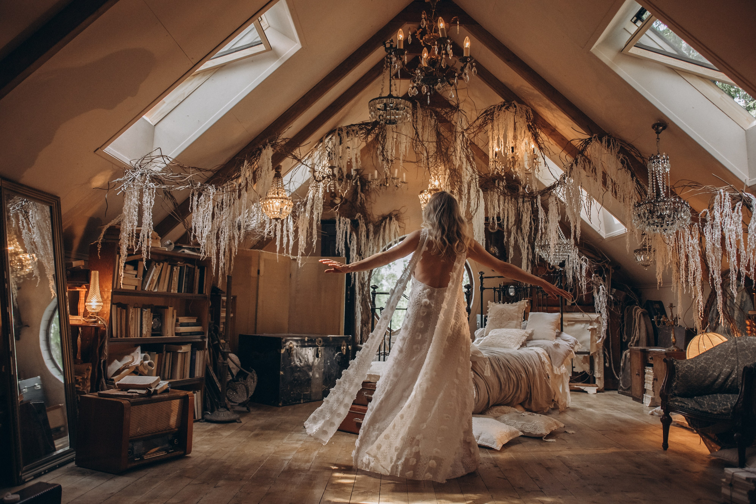 На заброшенном чердаке. Гаврилова Настя семейный фотограф lifestyle в Москве