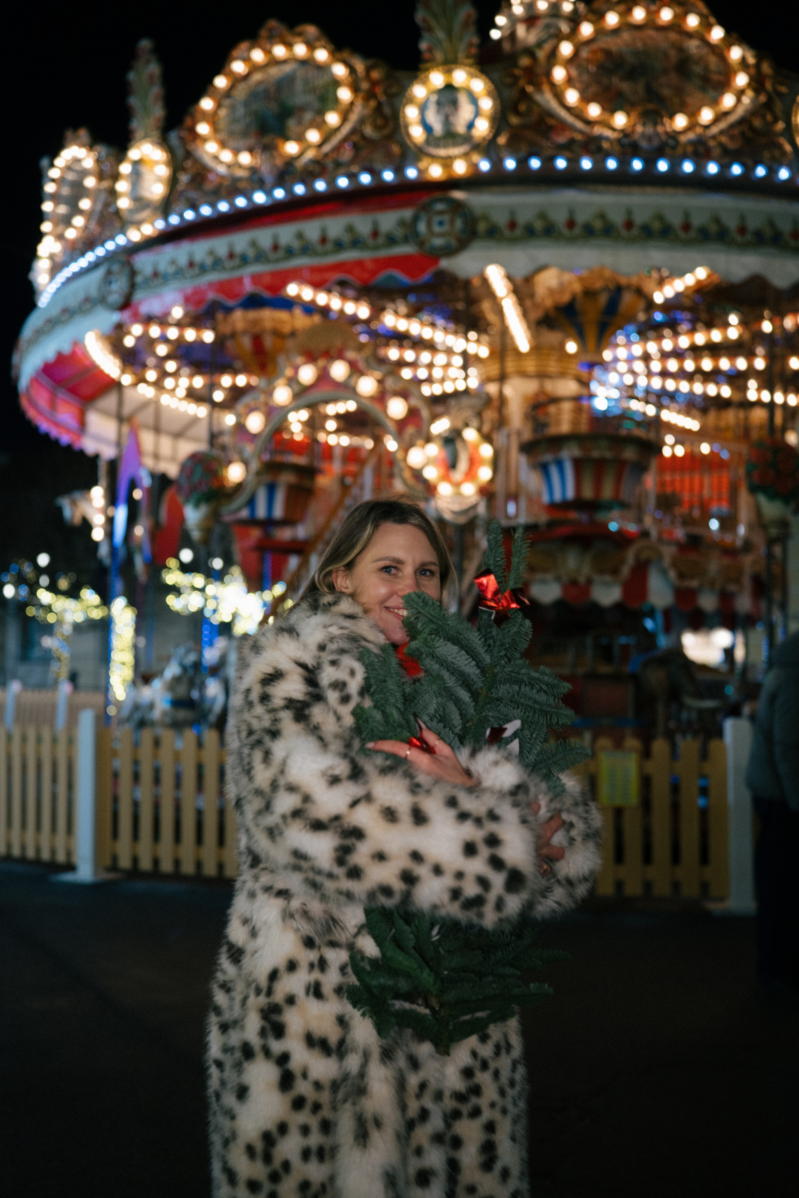 ПРОГУЛКА НА МАНЕЖНОЙ ПЛОЩАДИ ДЛЯ ДЕВУШКИ ПЕРЕД НОВЫМ ГОДОМ (НОВОГОДНЯЯ ФОТОСЕССИИЯ НА МАНЕЖНОЙ ПЛОЩАДИ). Профессиональный фотограф, Санкт-Петербург — Виктория Богомолова